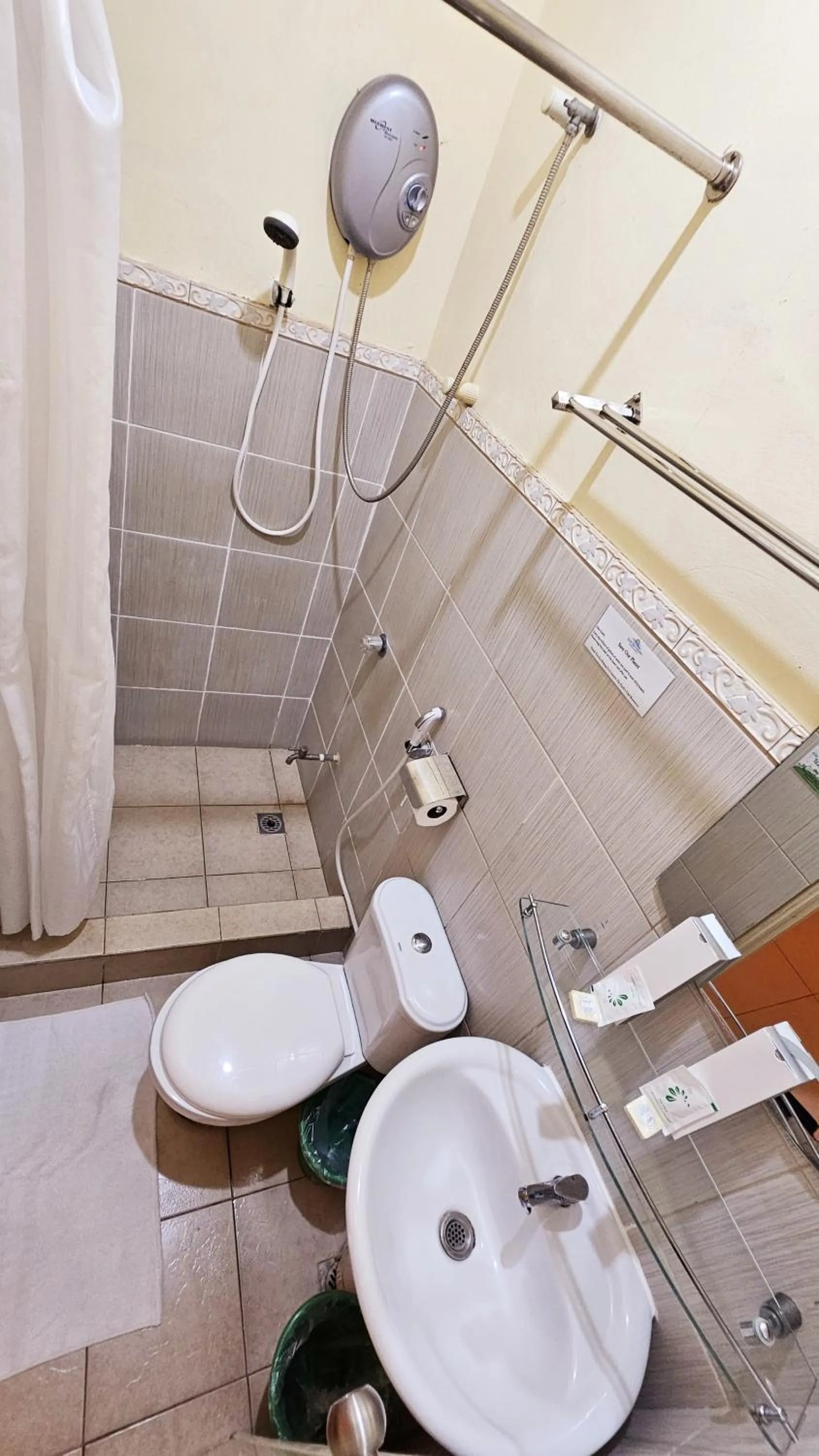 Toilet in Subic Waterfront View Resort