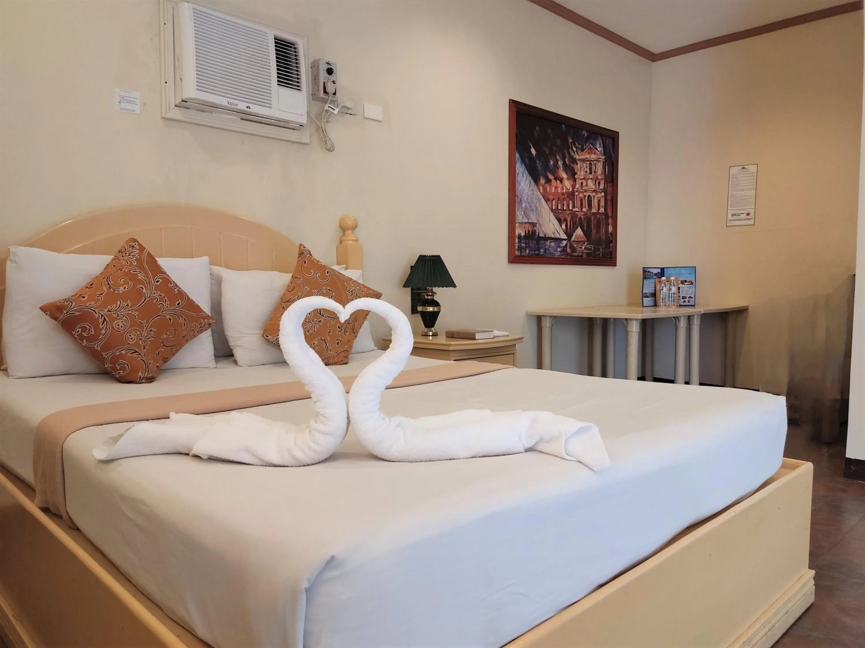 Bedroom, Bed in Subic Waterfront View Resort