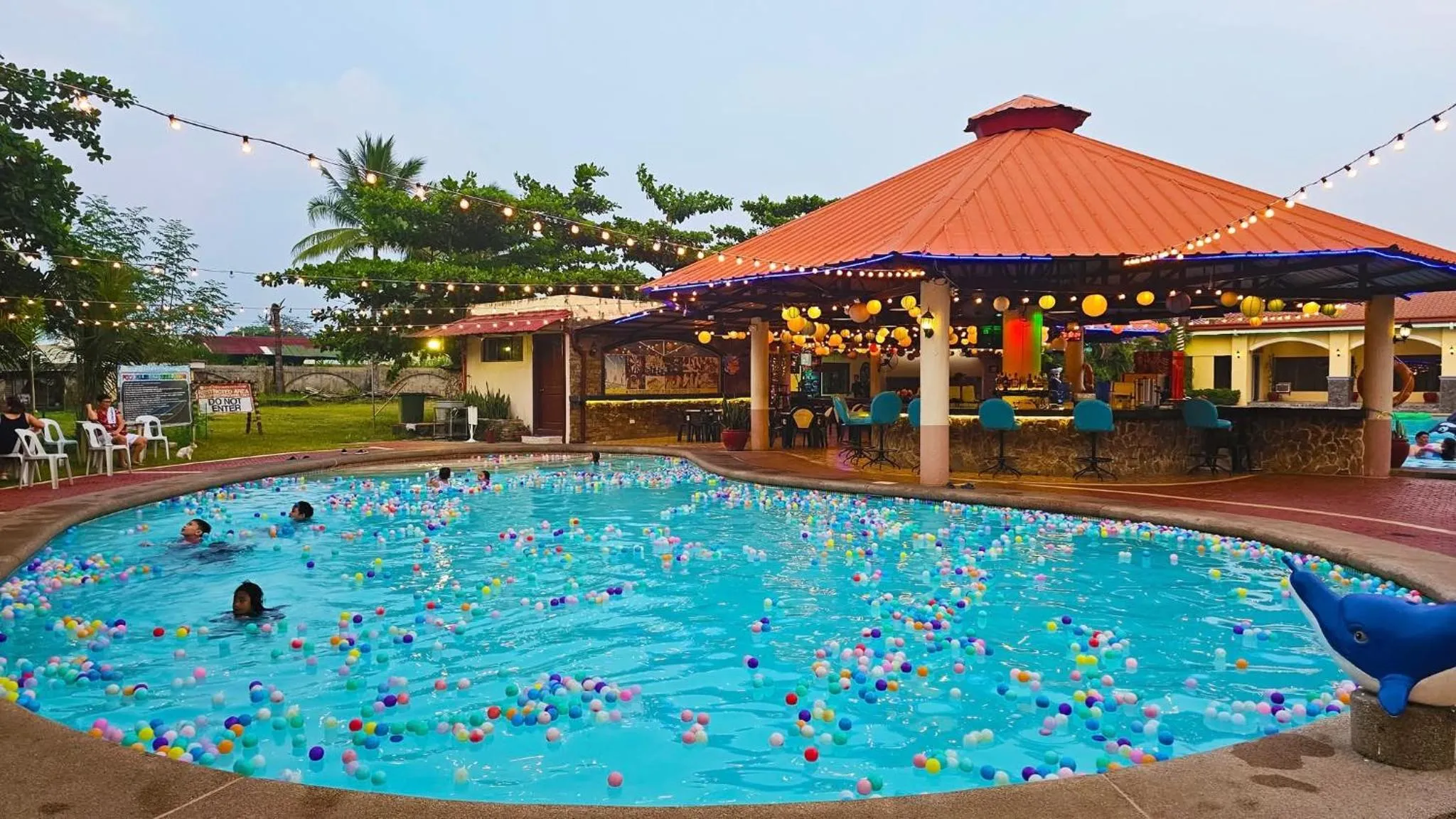 Swimming pool in Subic Waterfront View Resort