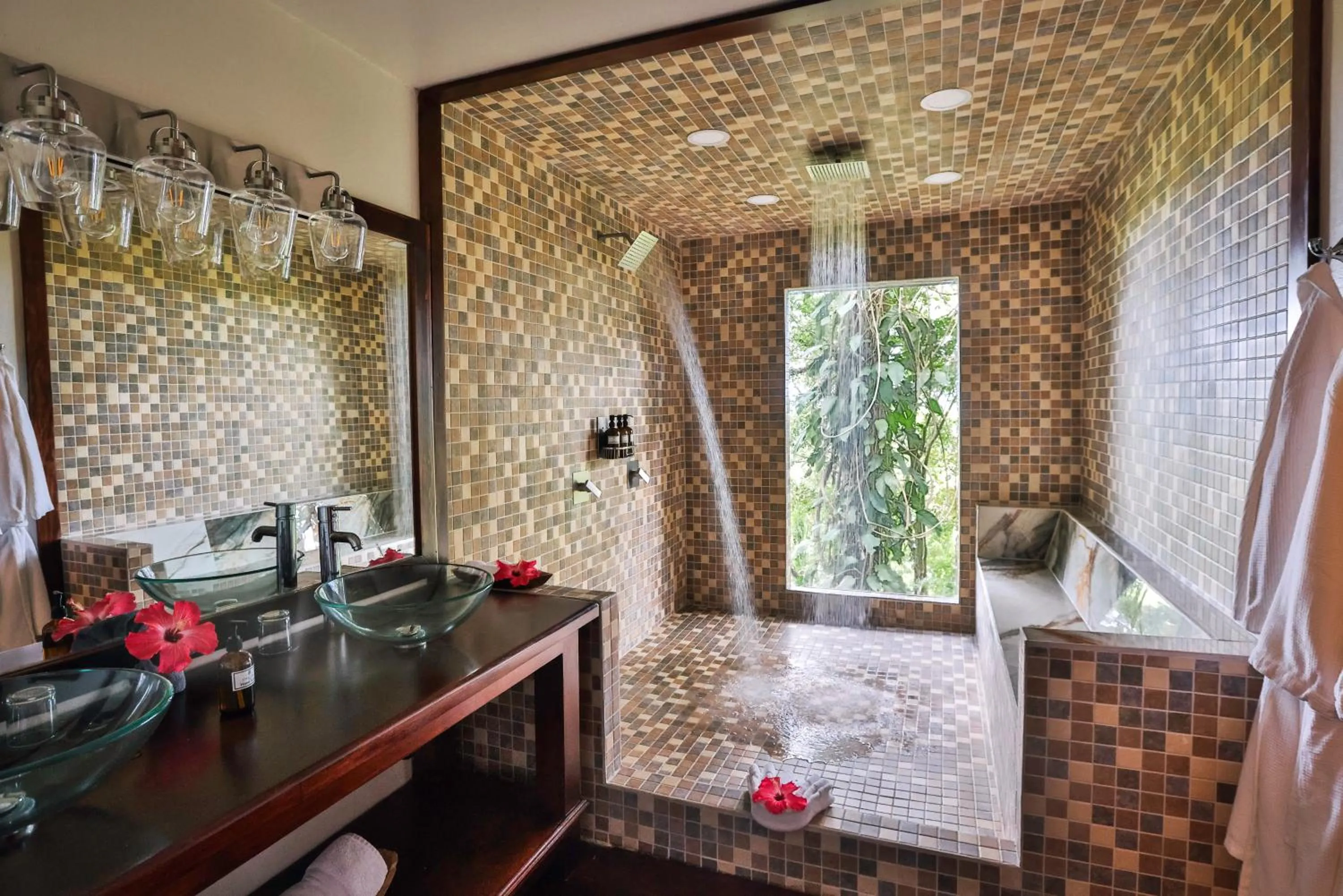 Bathroom in Copal Tree Lodge a Muy'Ono Resort