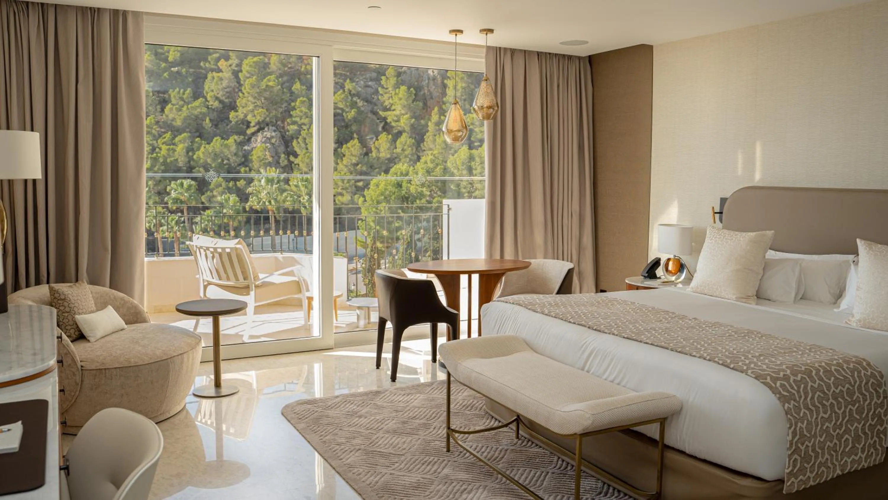 Bedroom, Bed in ZEM Wellness Clinic Altea - 5 Stars Grand Luxury