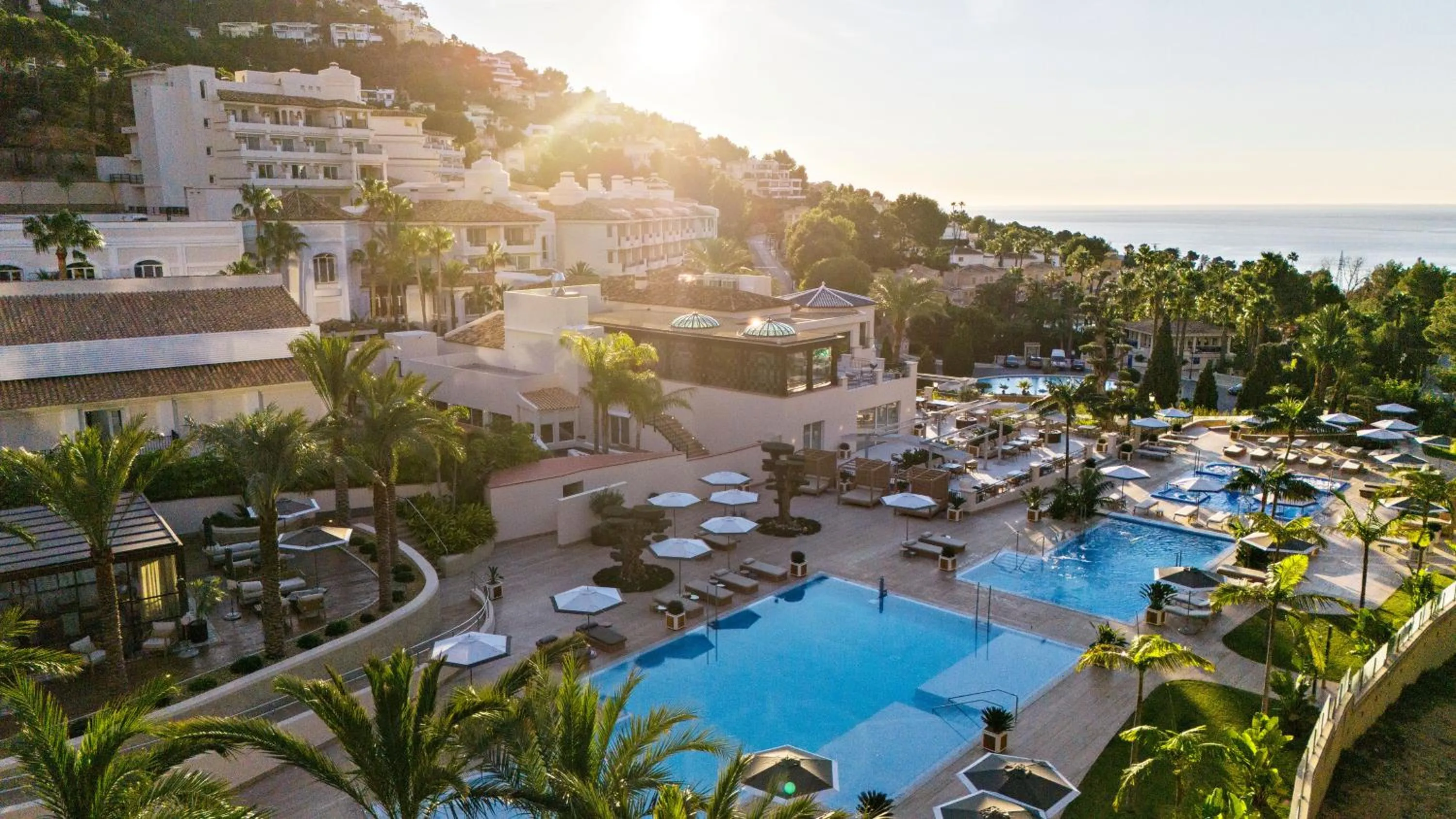 Swimming pool in ZEM Wellness Clinic Altea - 5 Stars Grand Luxury