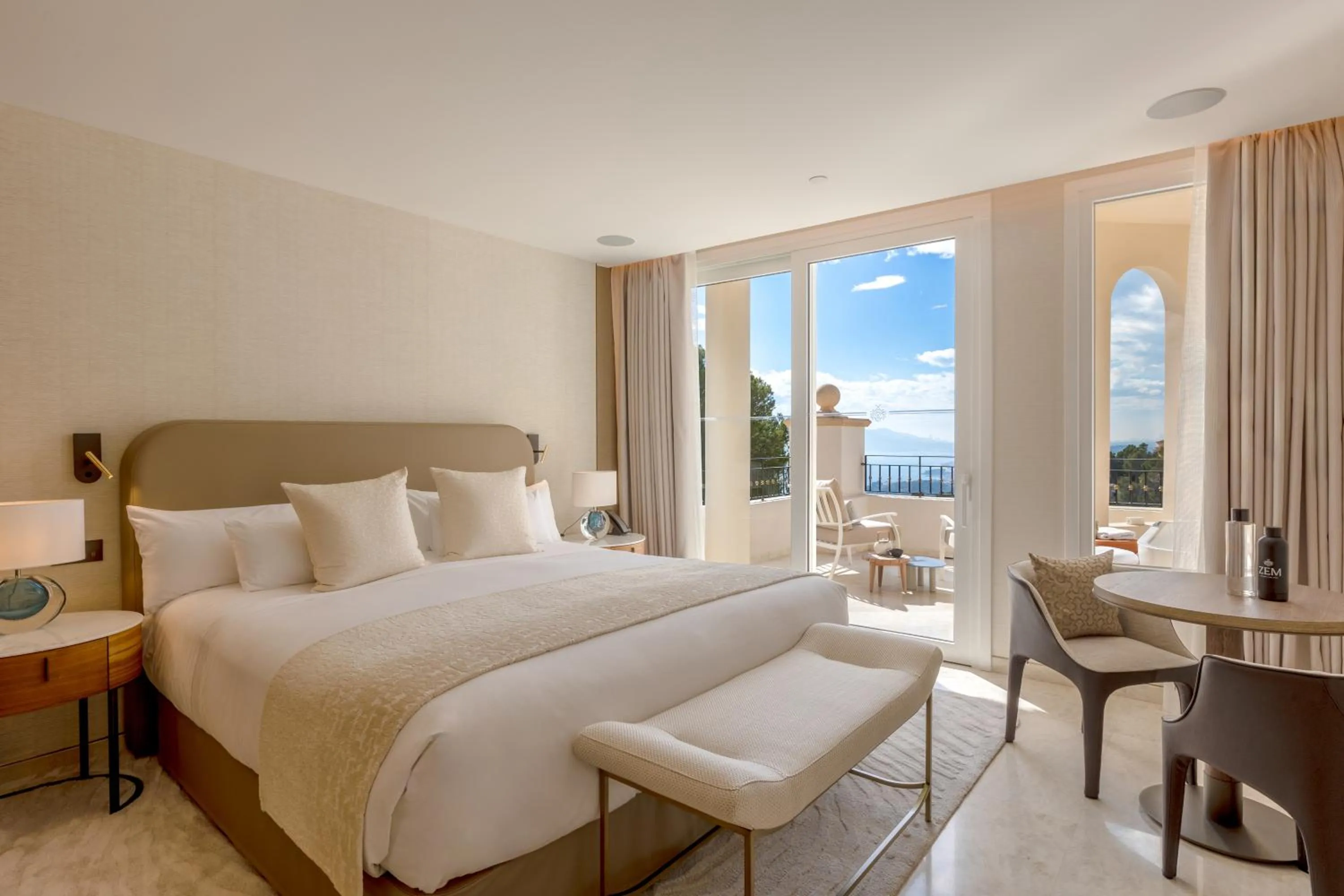 Bed in ZEM Wellness Clinic Altea - 5 Stars Grand Luxury