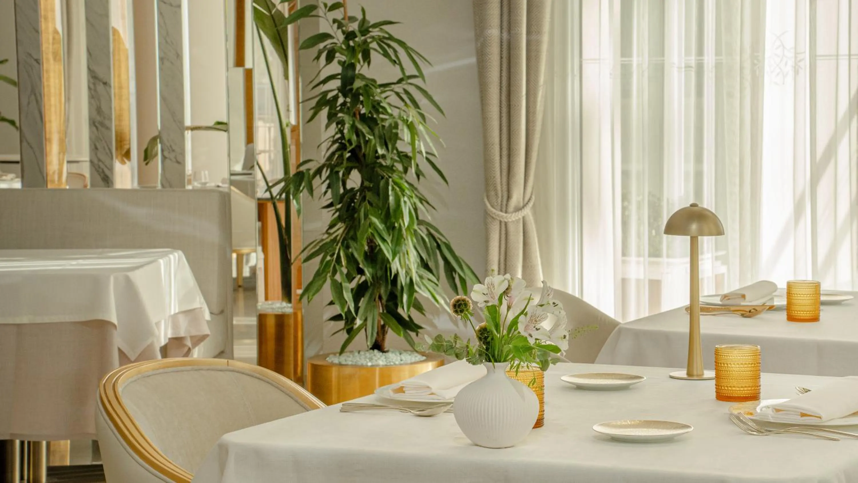 Restaurant/places to eat in ZEM Wellness Clinic Altea - 5 Stars Grand Luxury