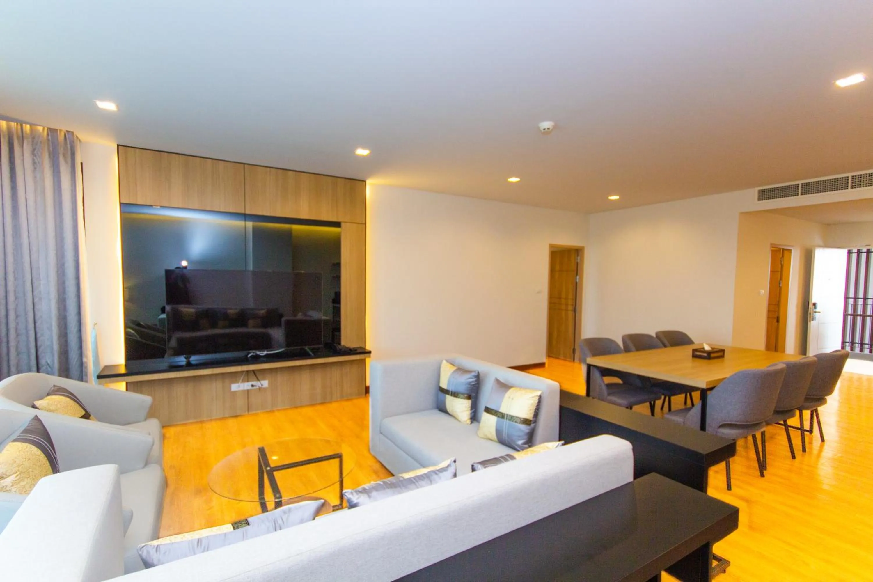 Restaurant/places to eat in The Grand Chaiyapruek Nimman Chiangmai