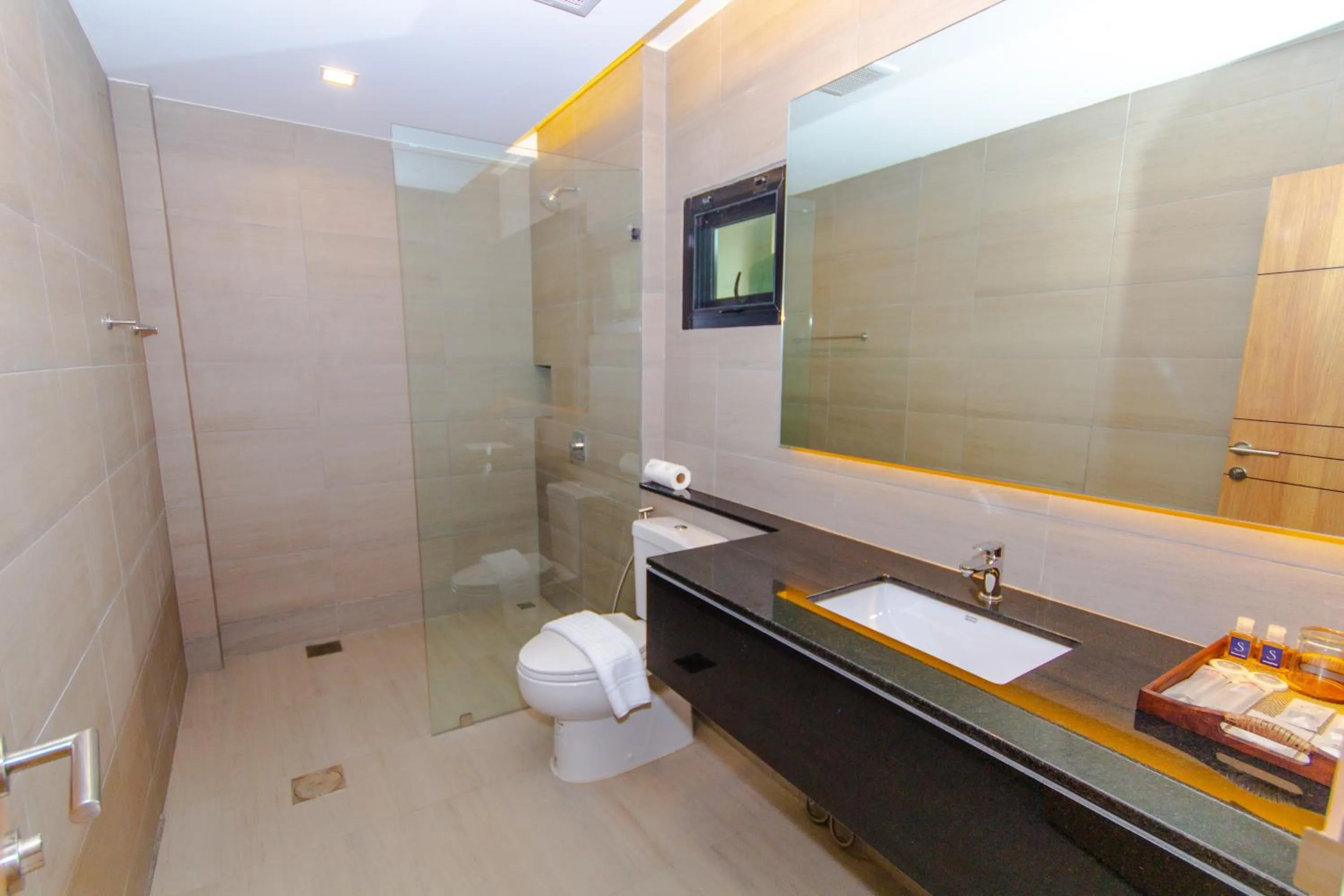 Toilet in The Grand Chaiyapruek Nimman Chiangmai