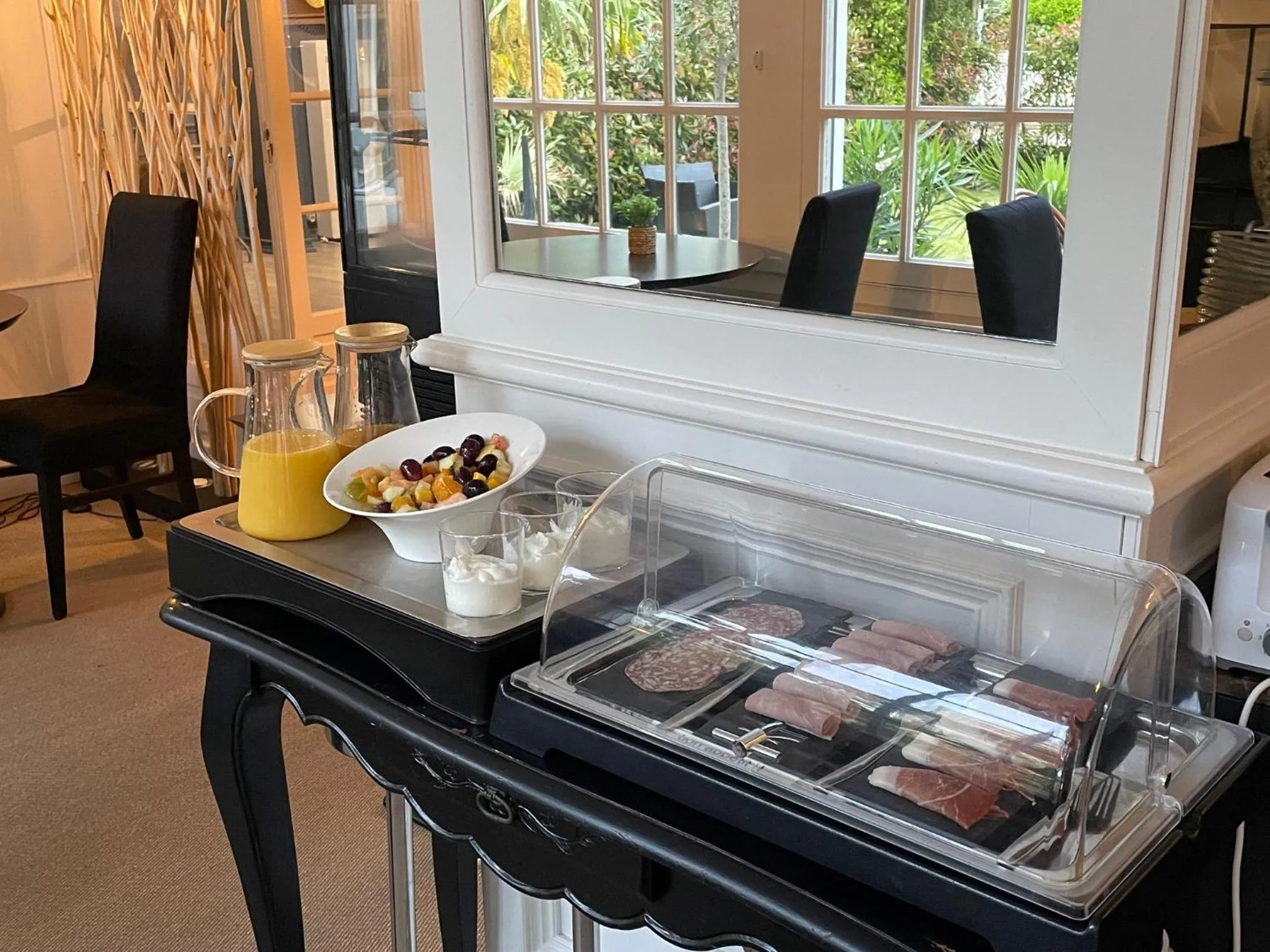 Buffet breakfast in Adonis Cottage la Baule