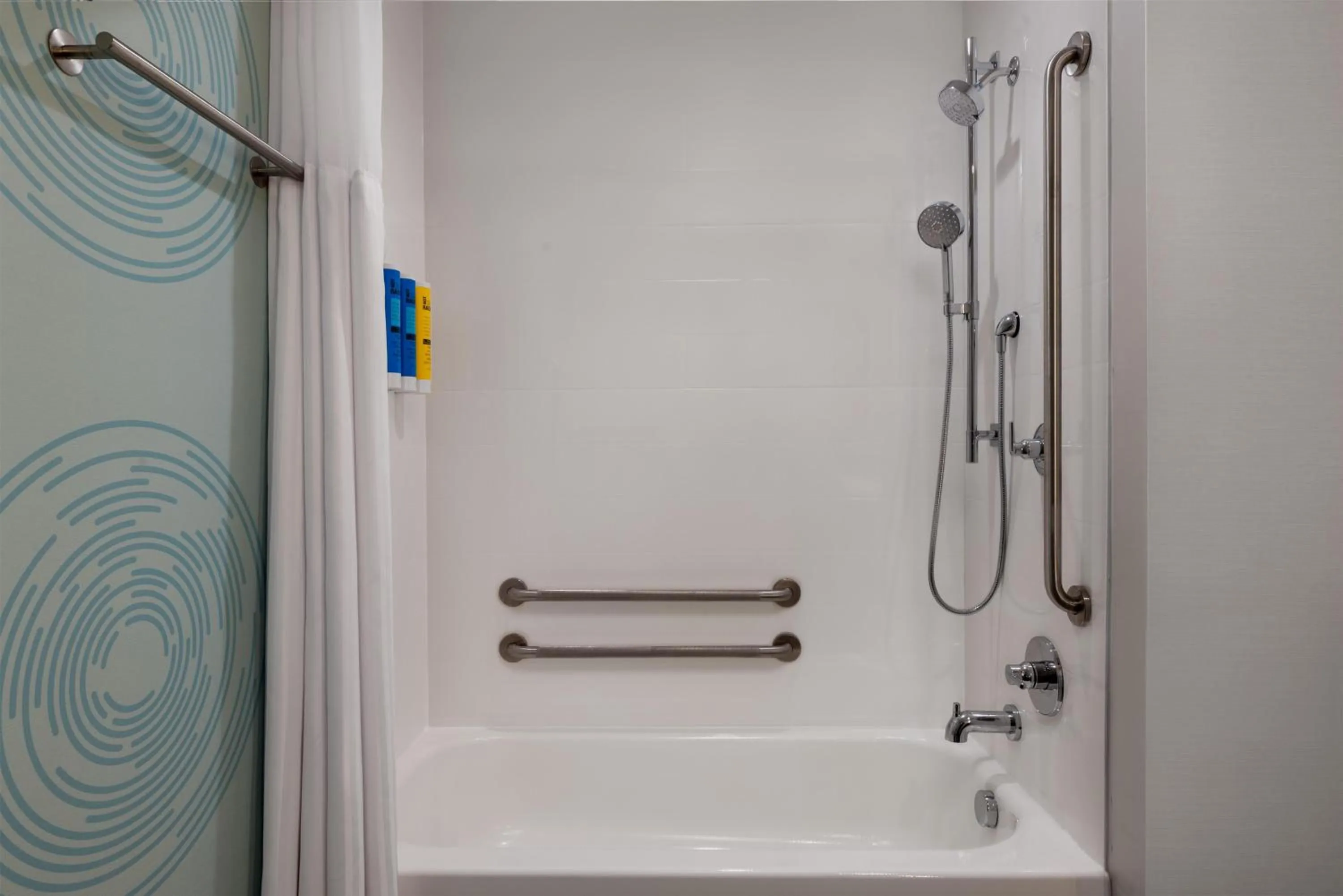 Bathroom in Tru By Hilton Battle Creek