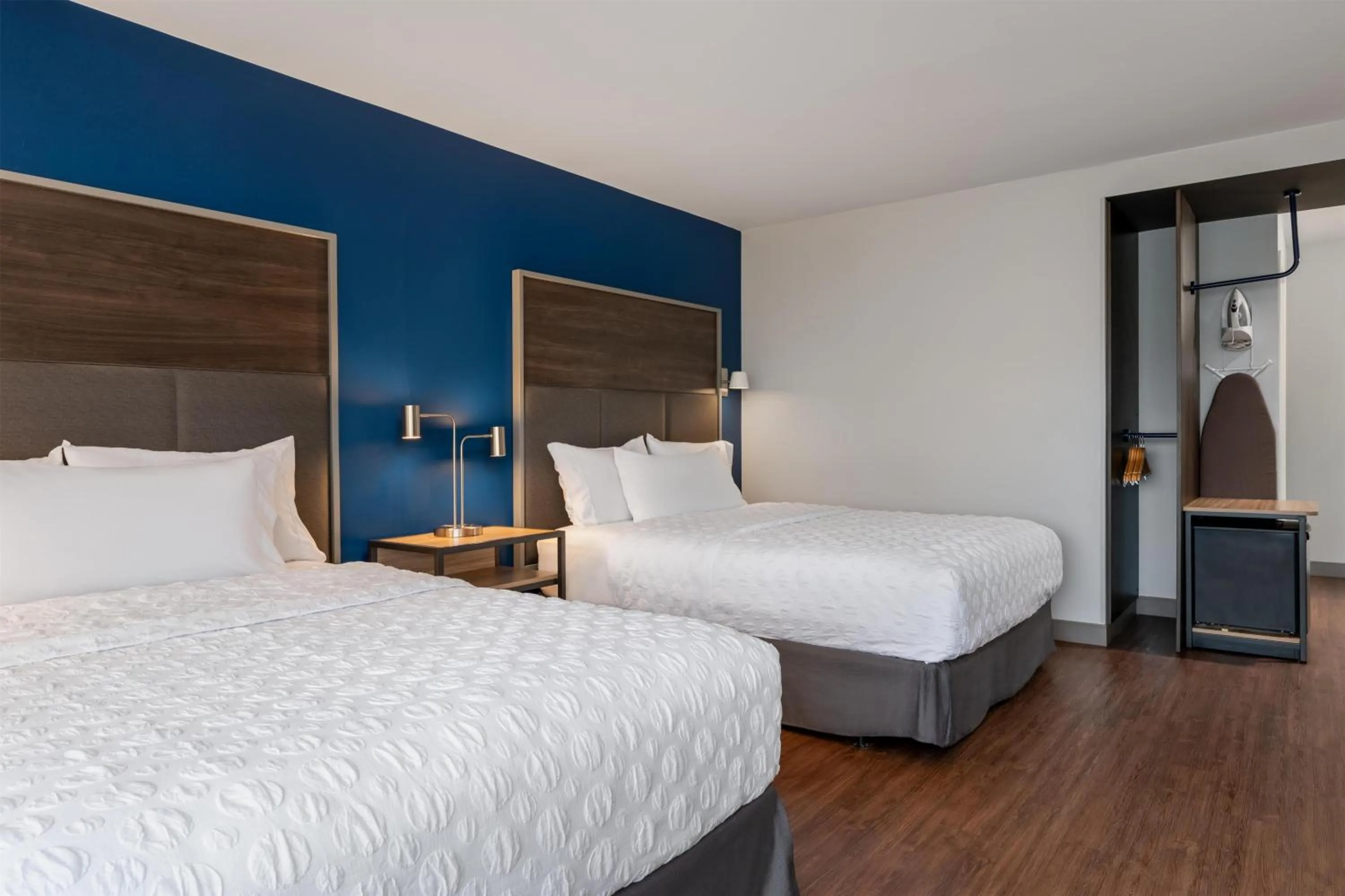 Bed in Tru By Hilton Battle Creek