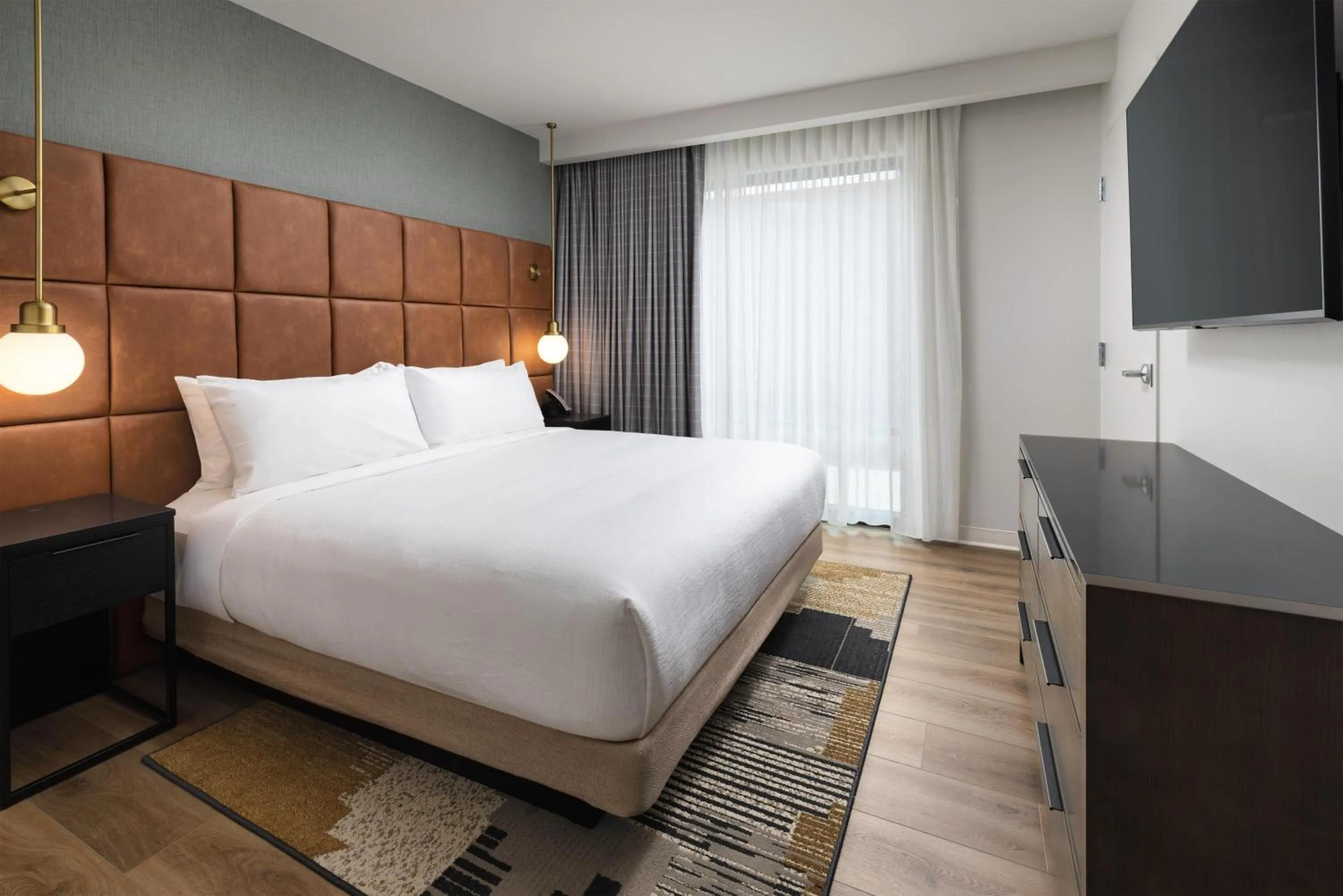 Bed in Embassy Suites By Hilton Chattanooga Downtown