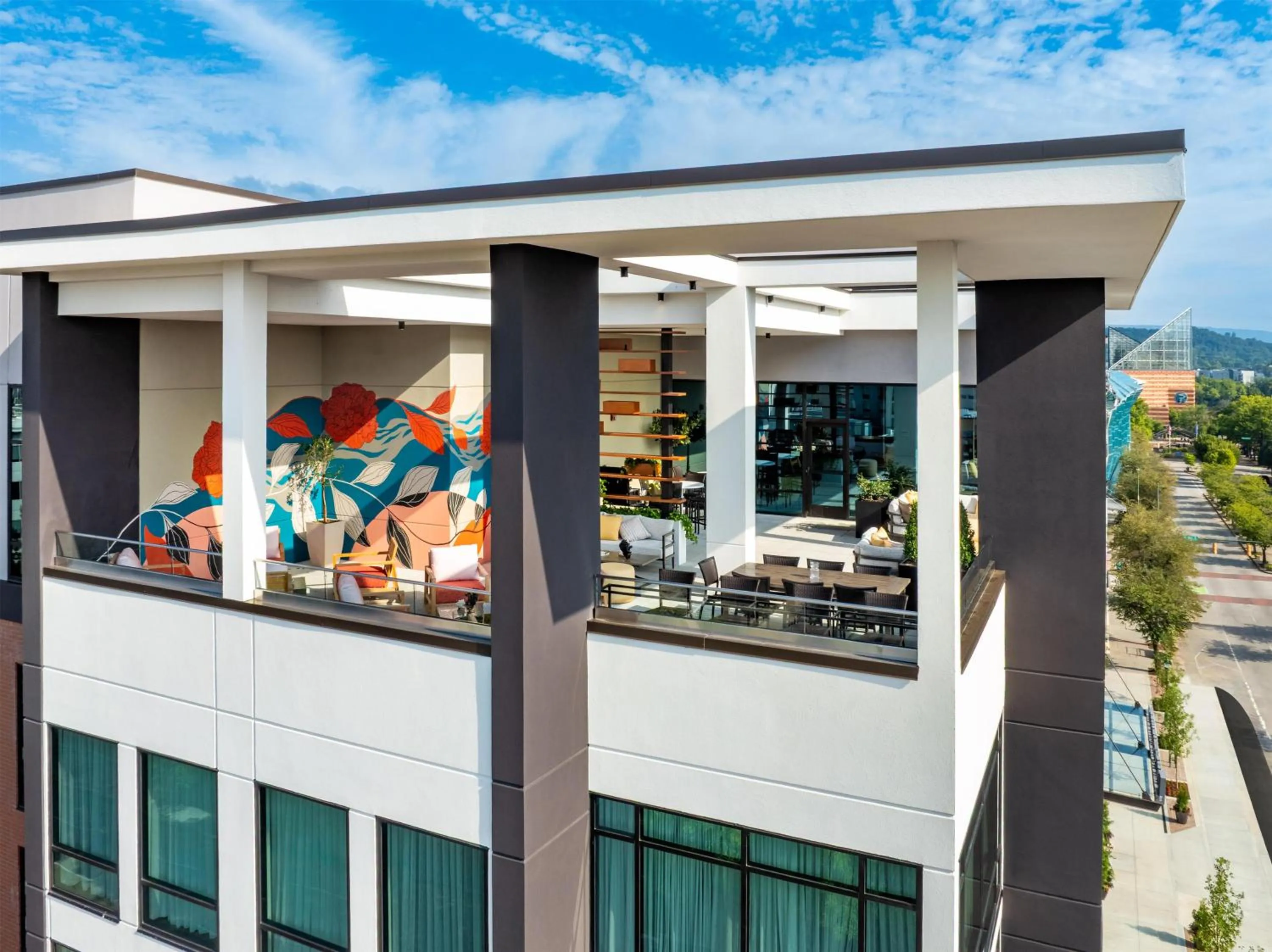 Property building in Embassy Suites By Hilton Chattanooga Downtown