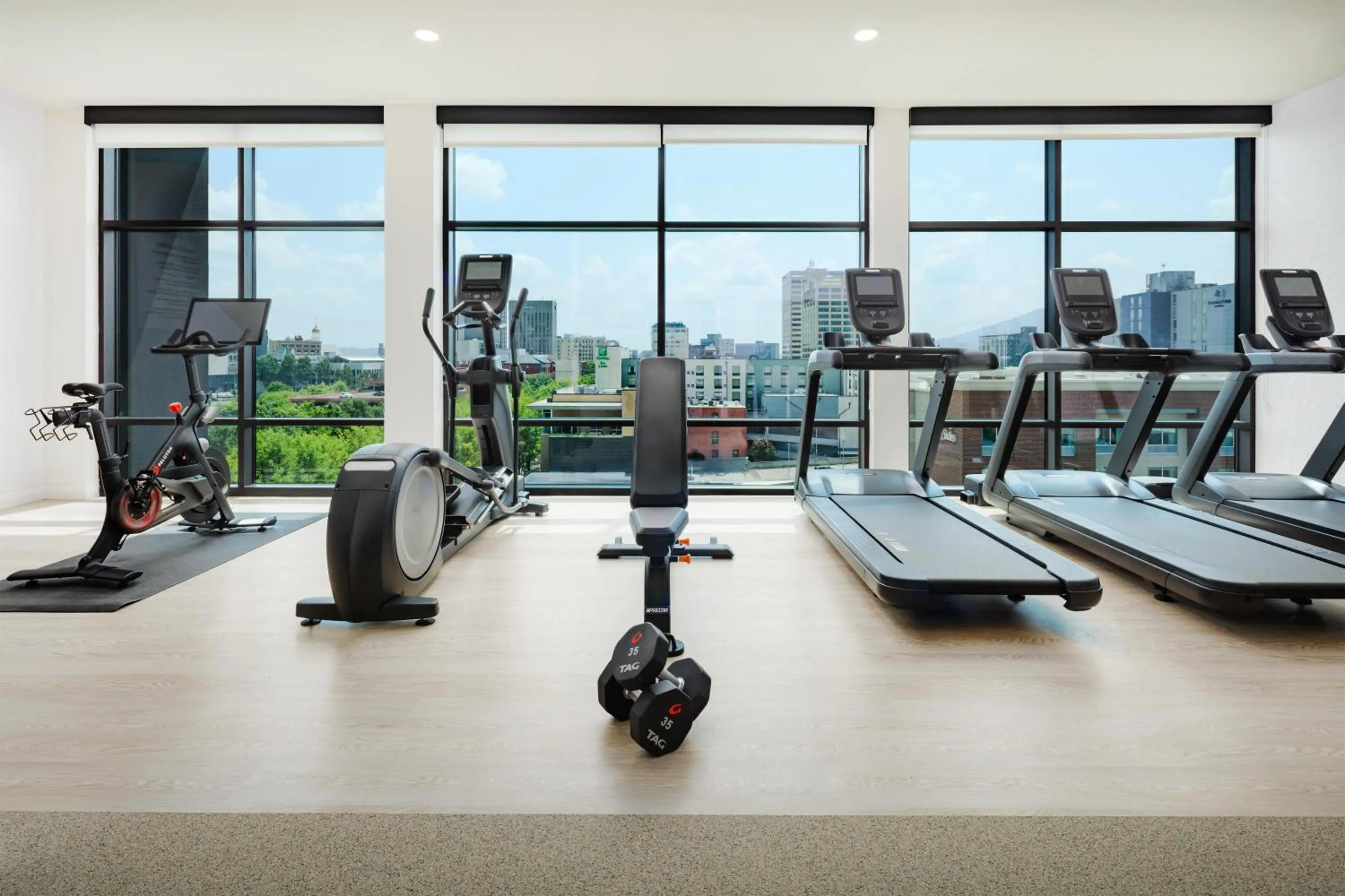 Fitness centre/facilities in Embassy Suites By Hilton Chattanooga Downtown