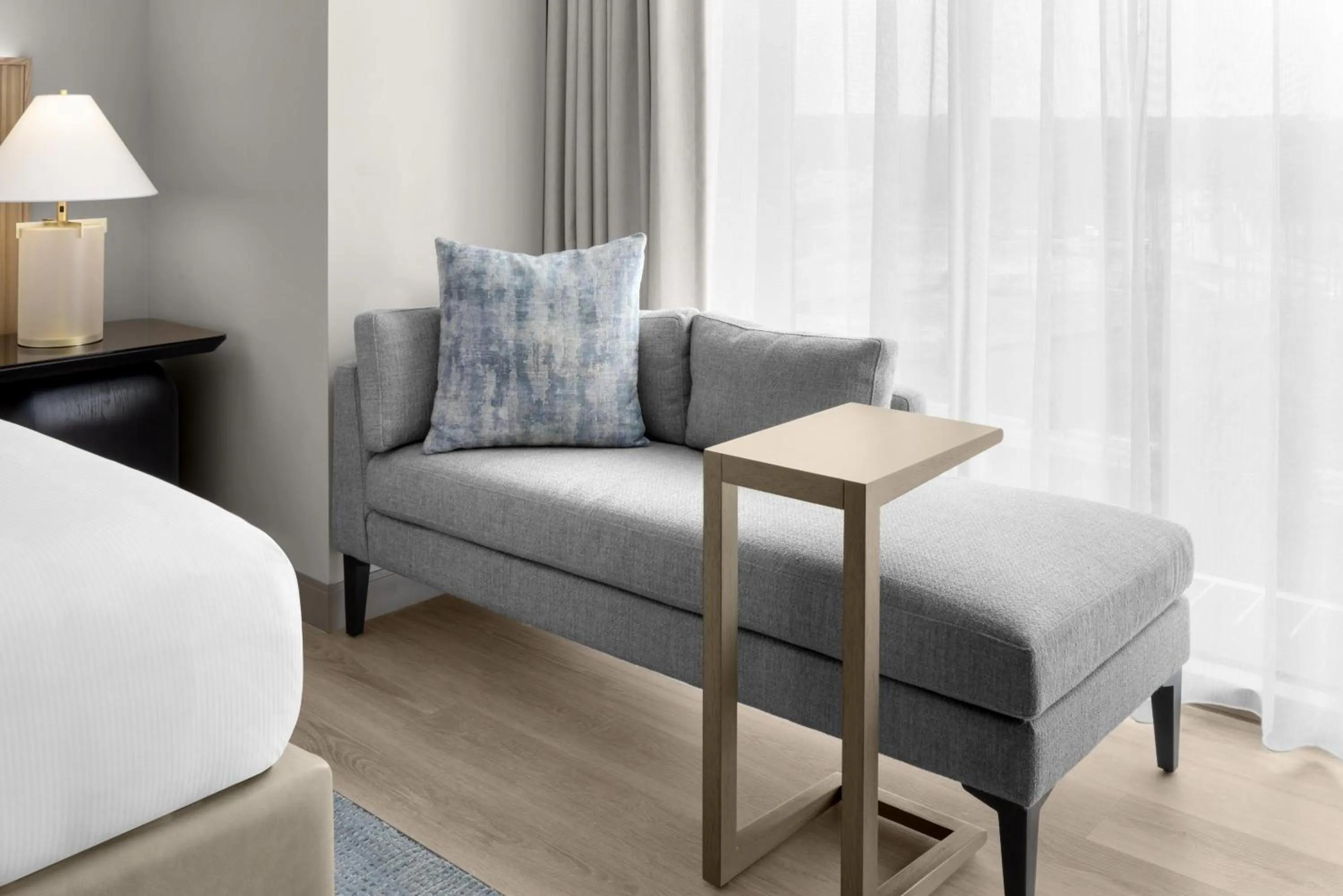 Living room in Hilton Jacksonville At Mayo Clinic