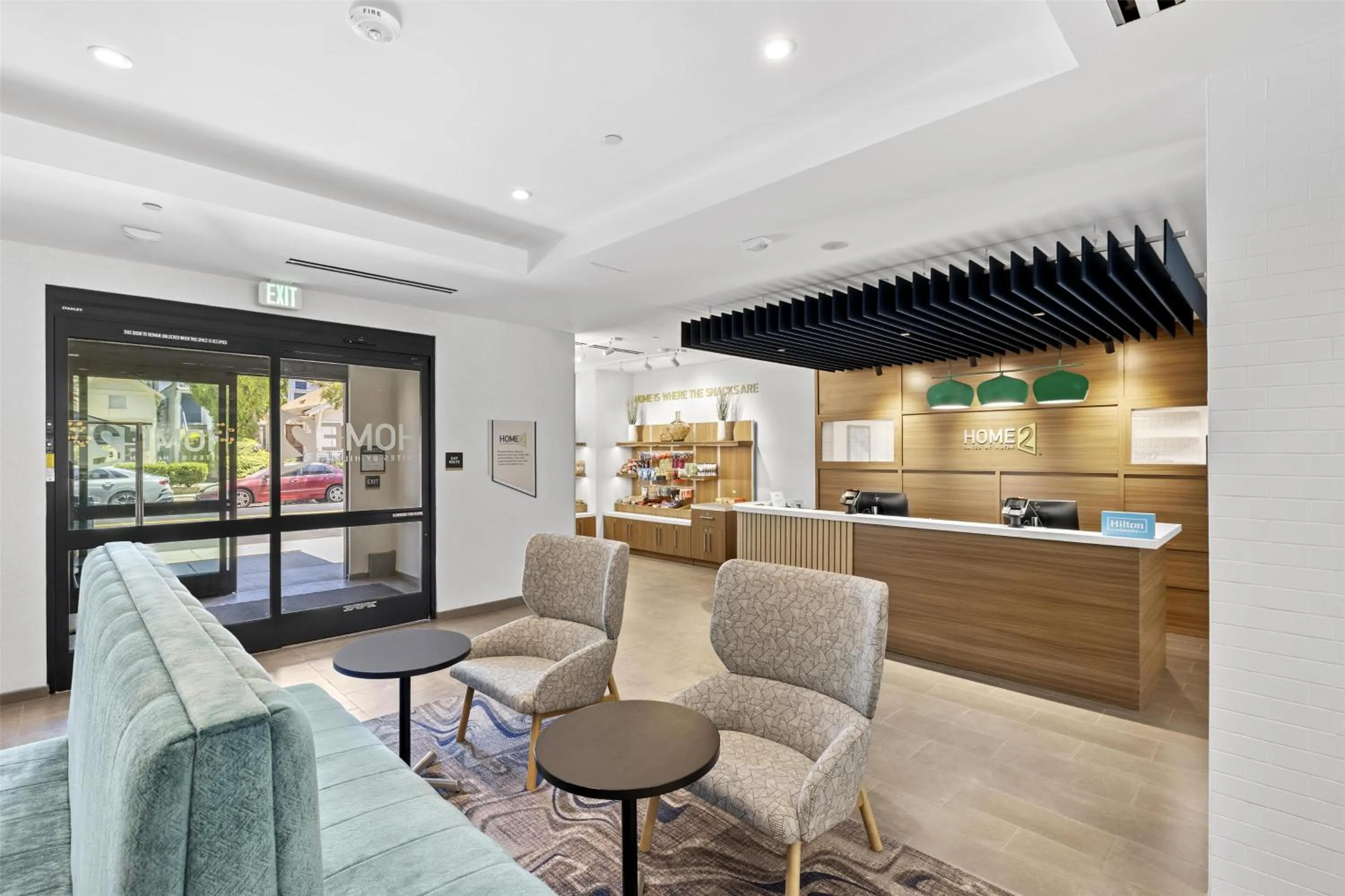 Seating area in Home2 Suites By Hilton Riverside Downtown