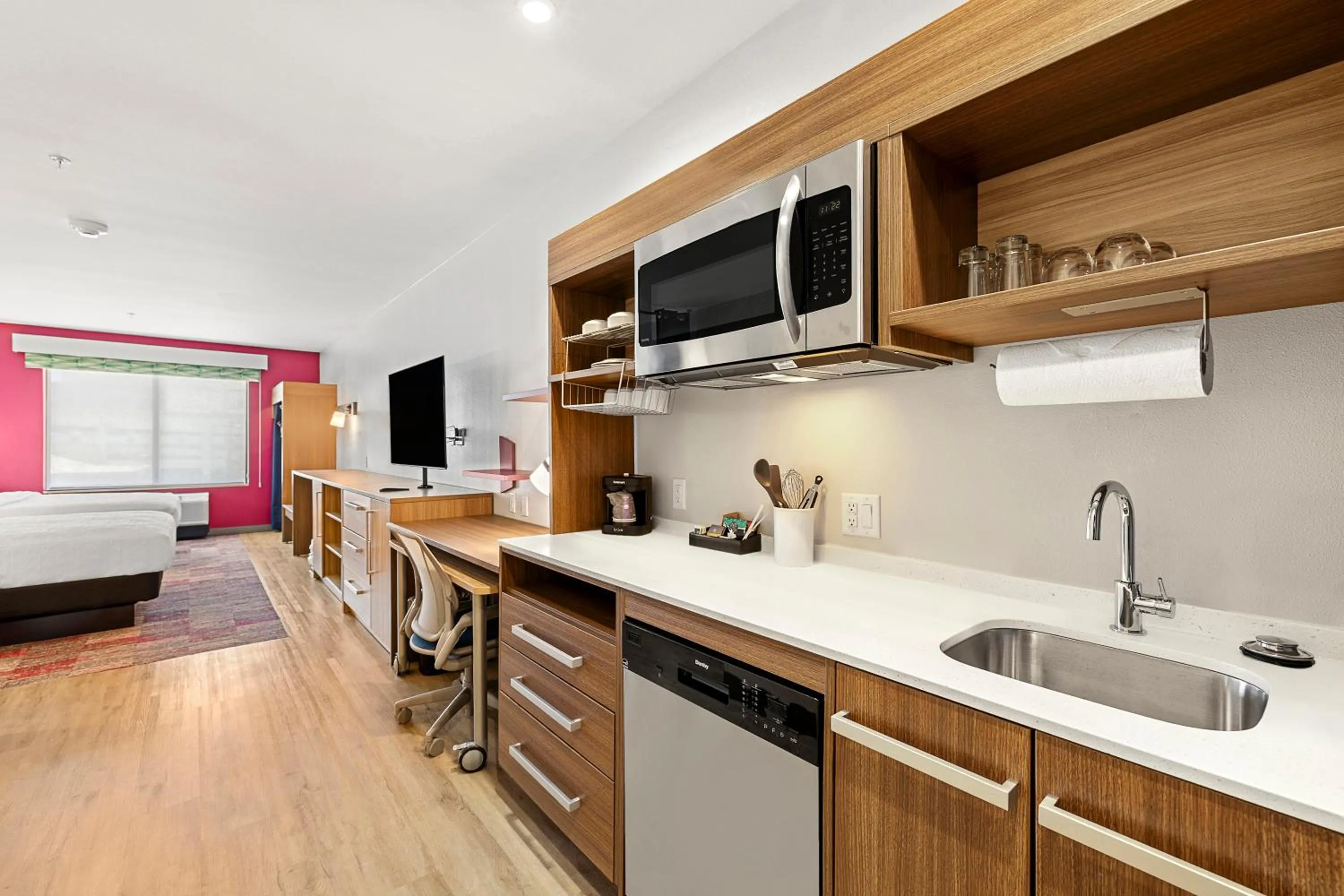 kitchen in Home2 Suites By Hilton Riverside Downtown