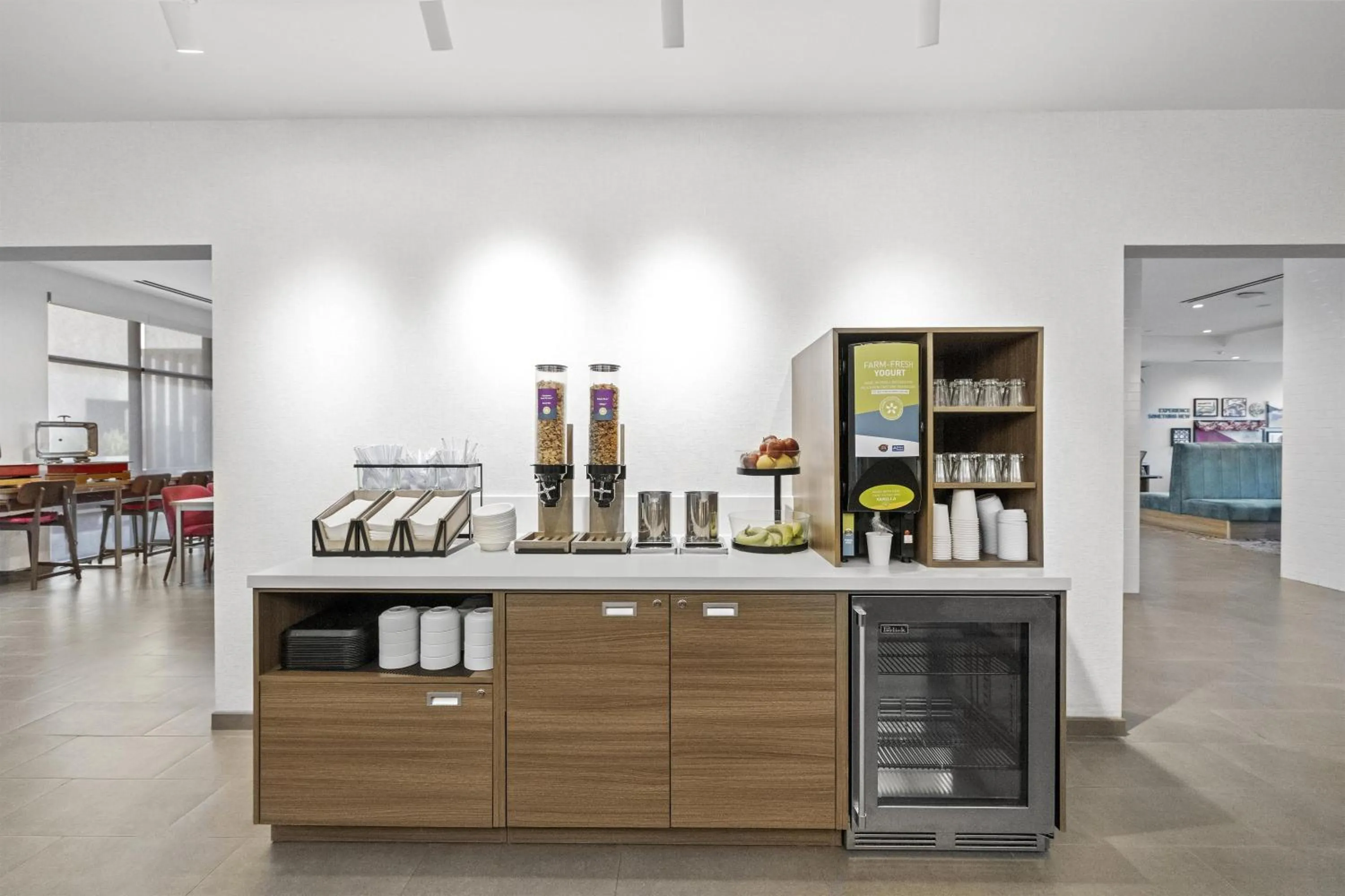 Breakfast in Home2 Suites By Hilton Riverside Downtown