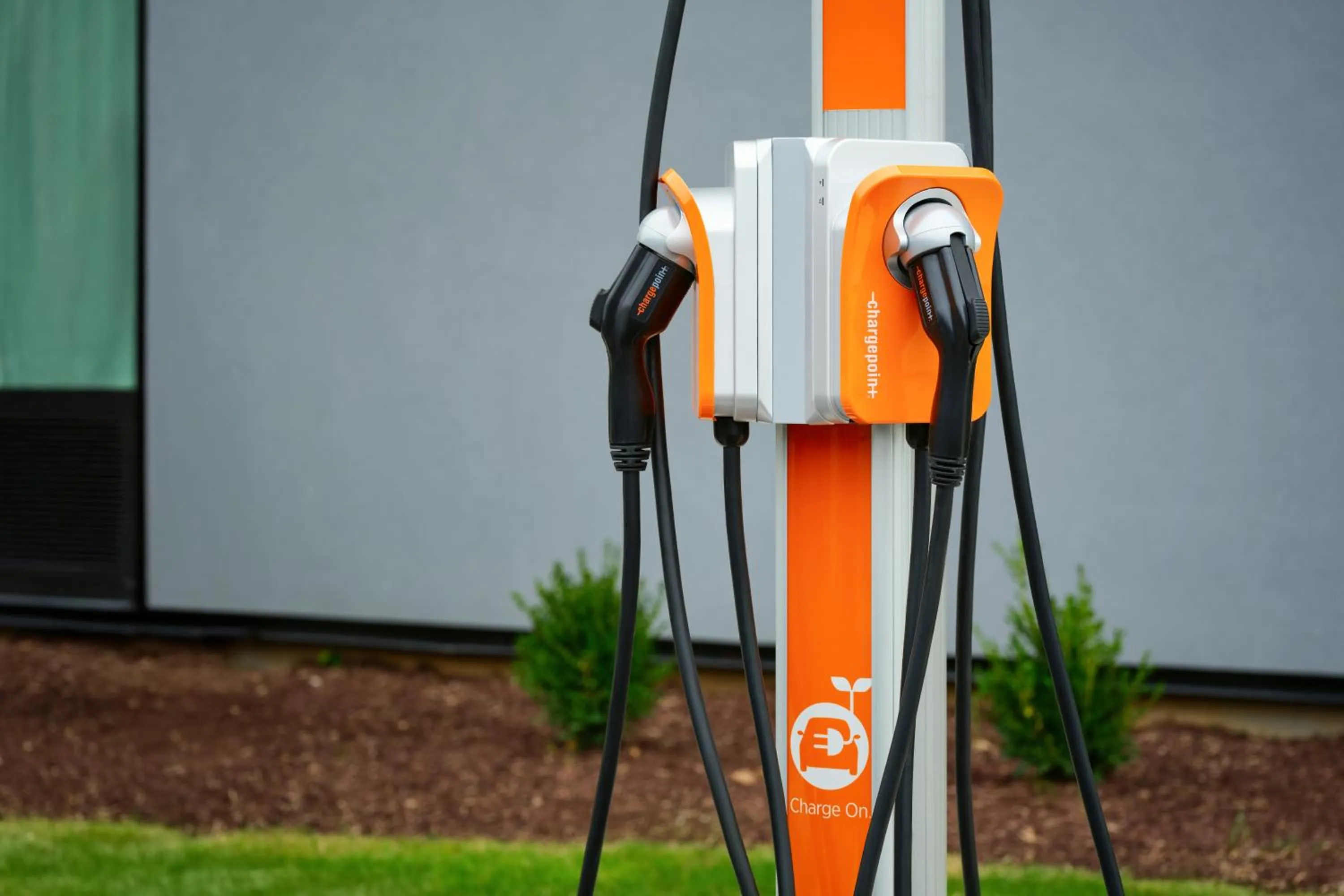 Parking in LivSmart Studios By Hilton Tullahoma