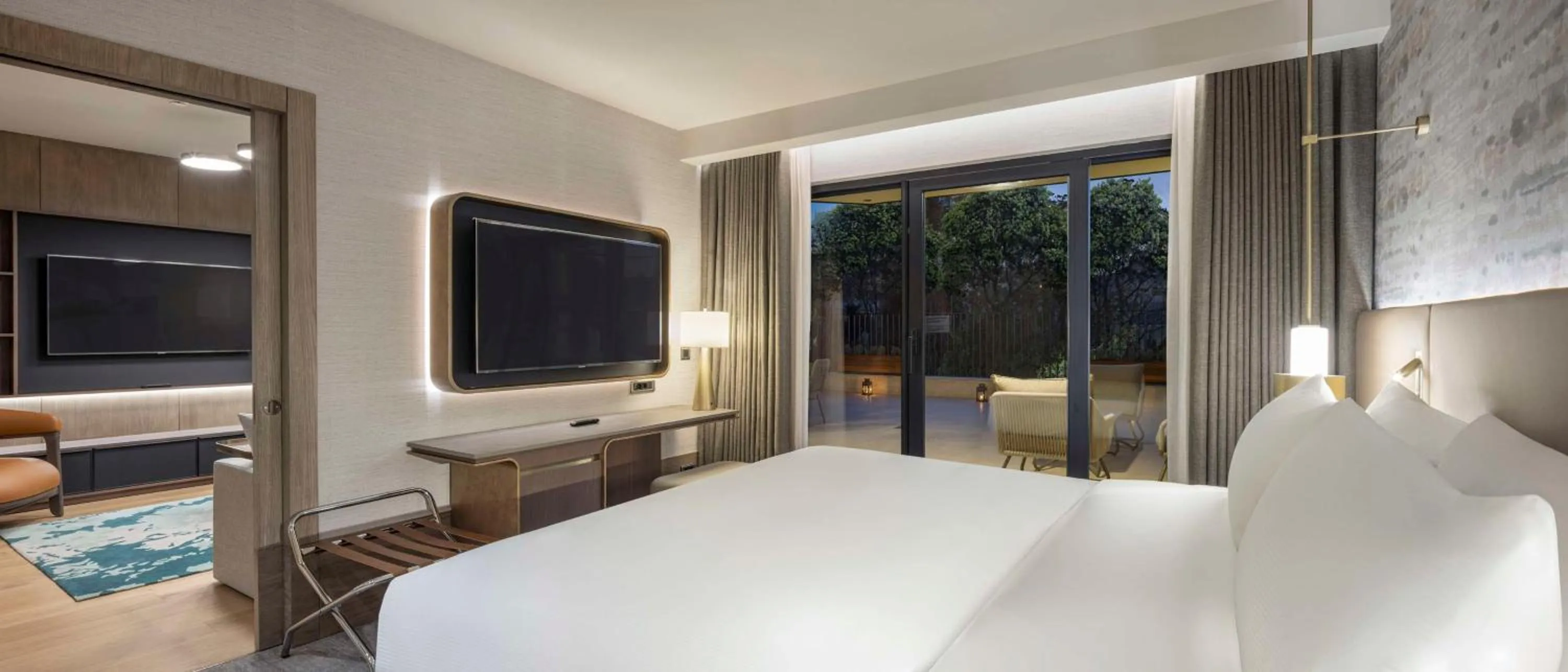 Living room, Bed in Ankara HiltonSA