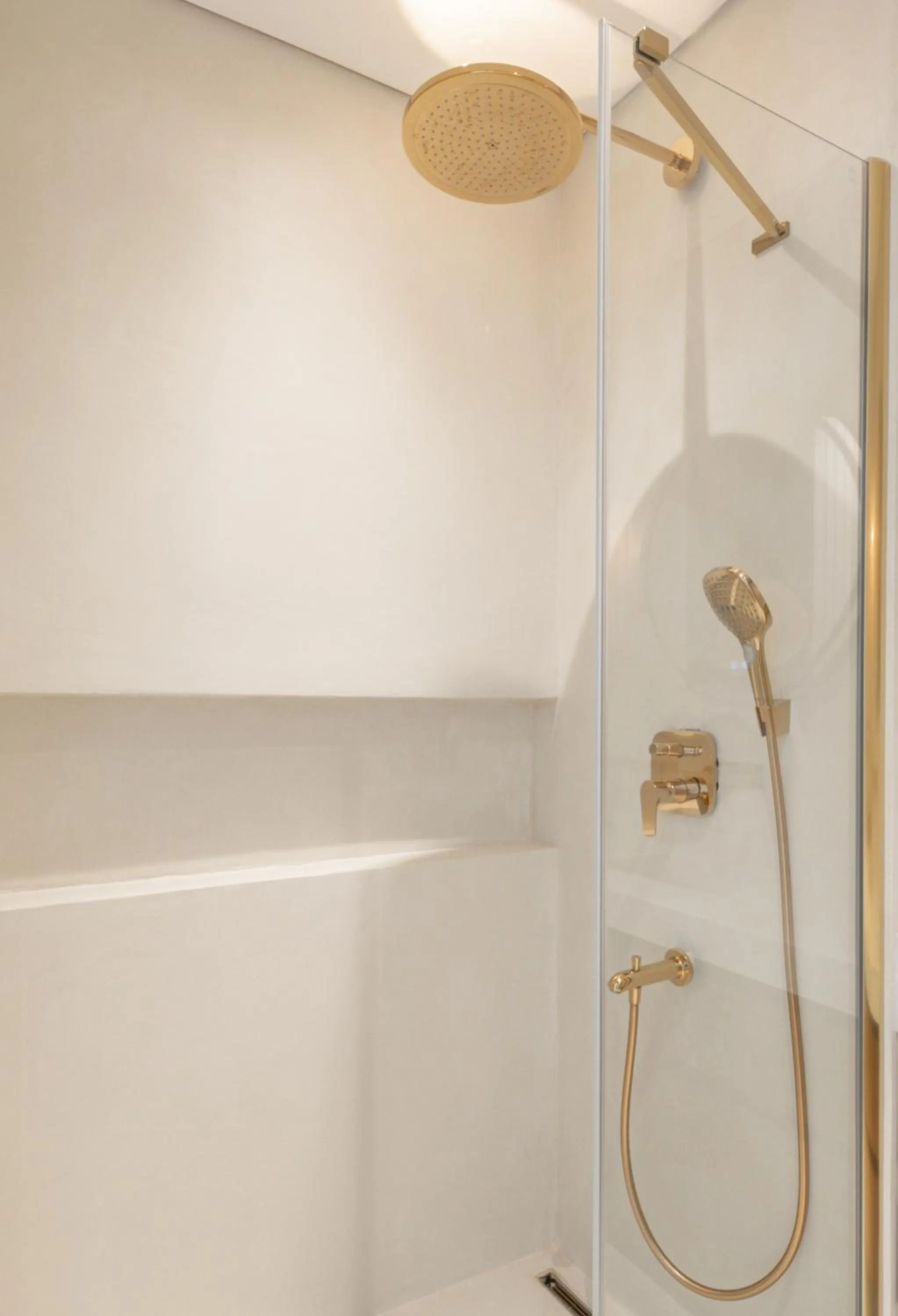 Shower in Mimosa Mansions