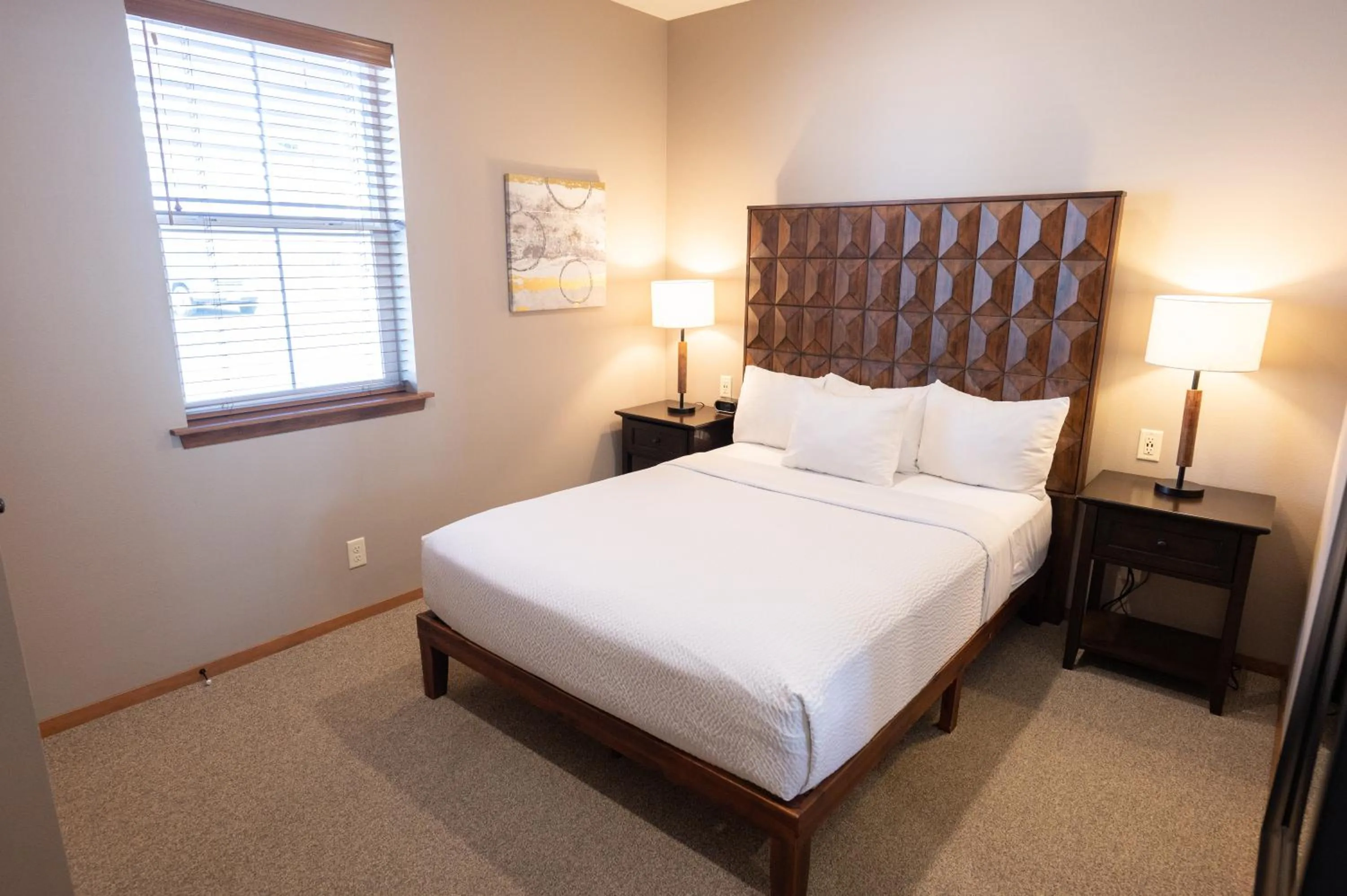 Bed in Icicle Village Resort