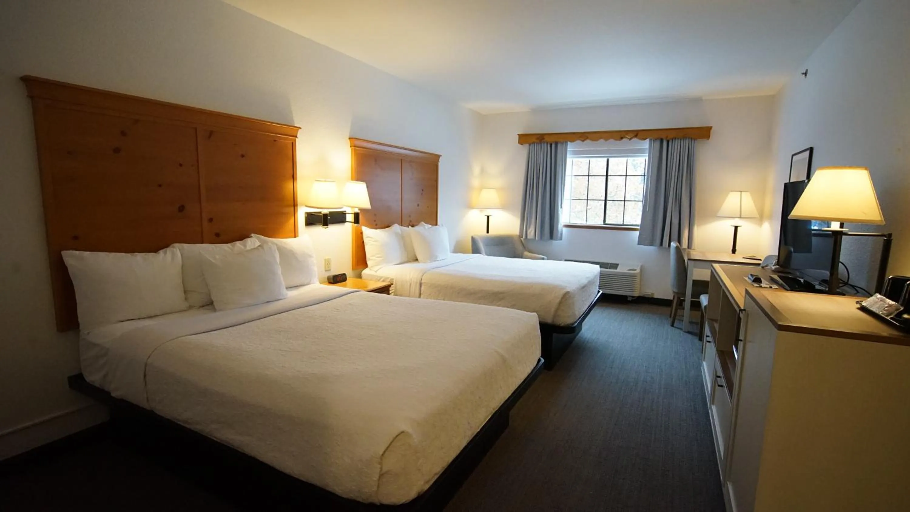 Bed in Icicle Village Resort