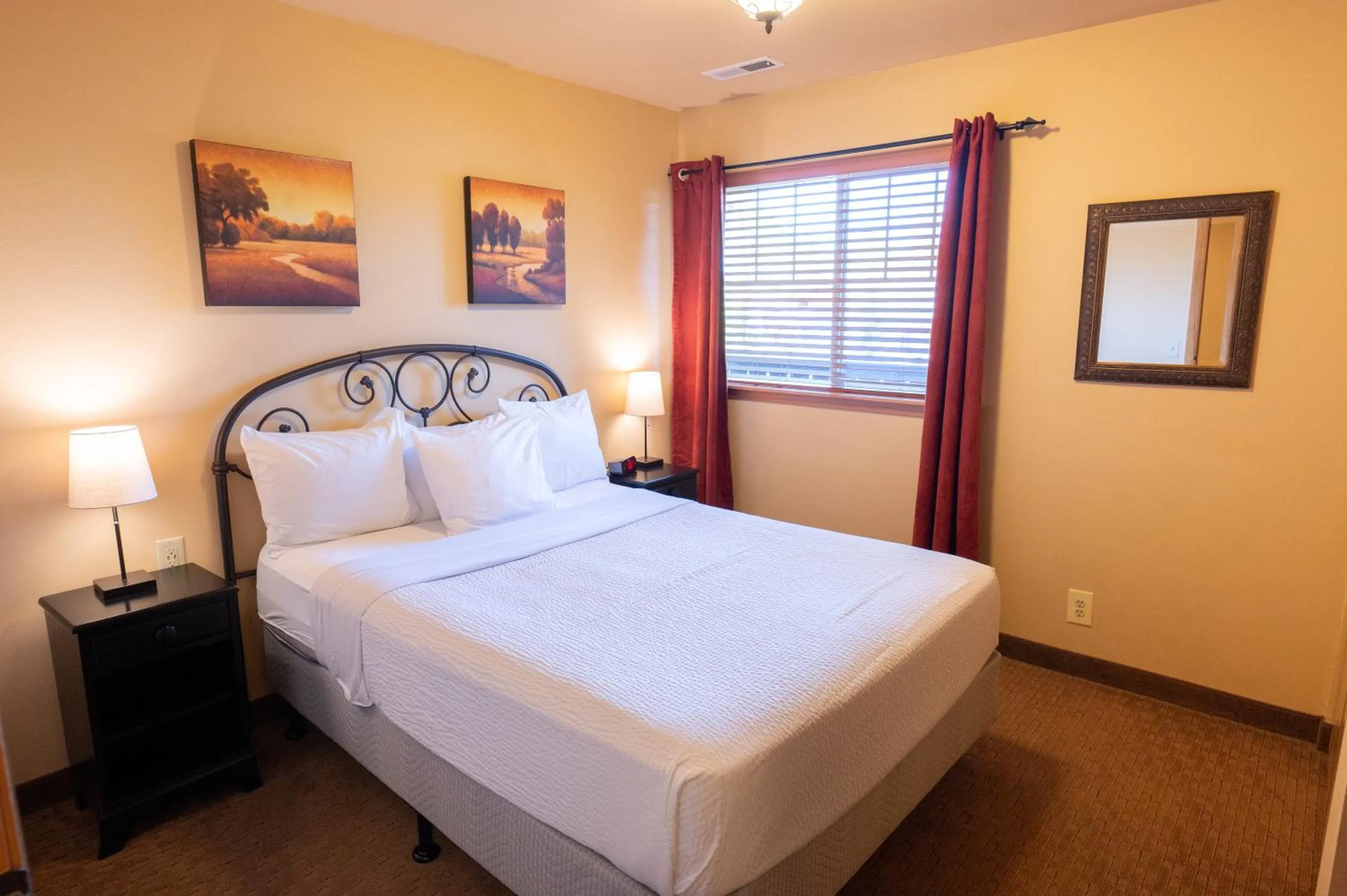 Bed in Icicle Village Resort