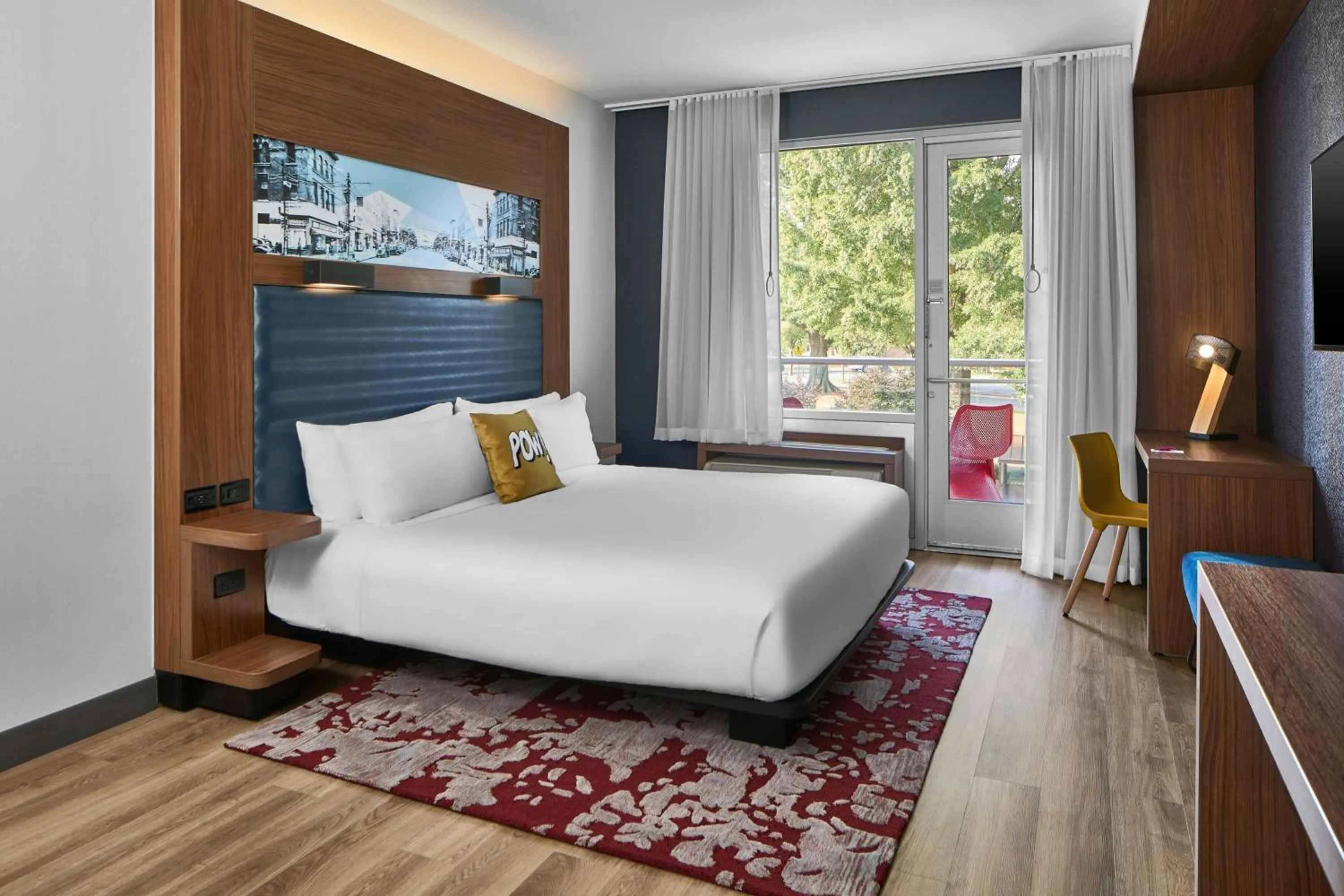 Photo of the whole room, Bed in Aloft Raleigh