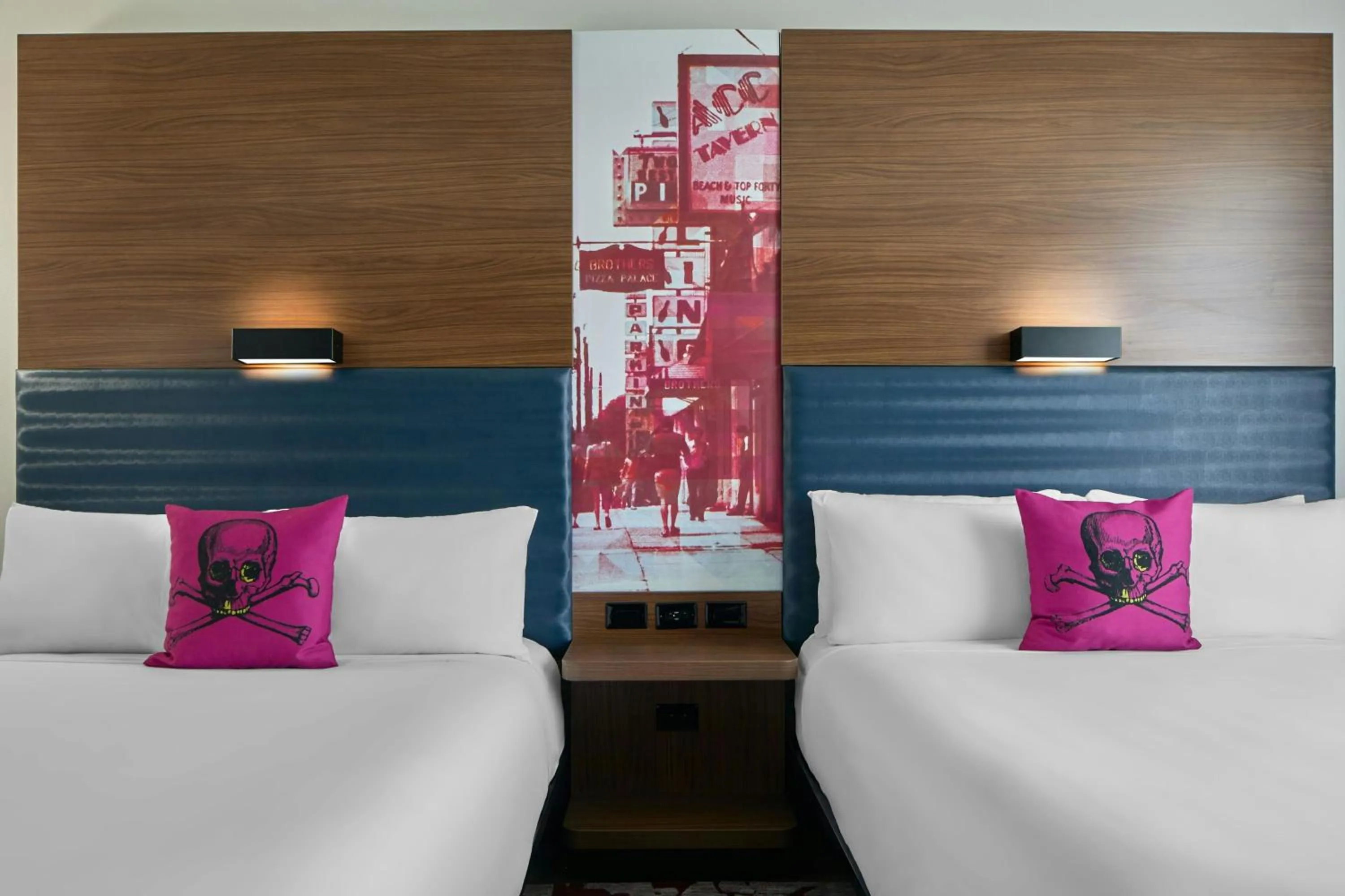 Photo of the whole room, Bed in Aloft Raleigh