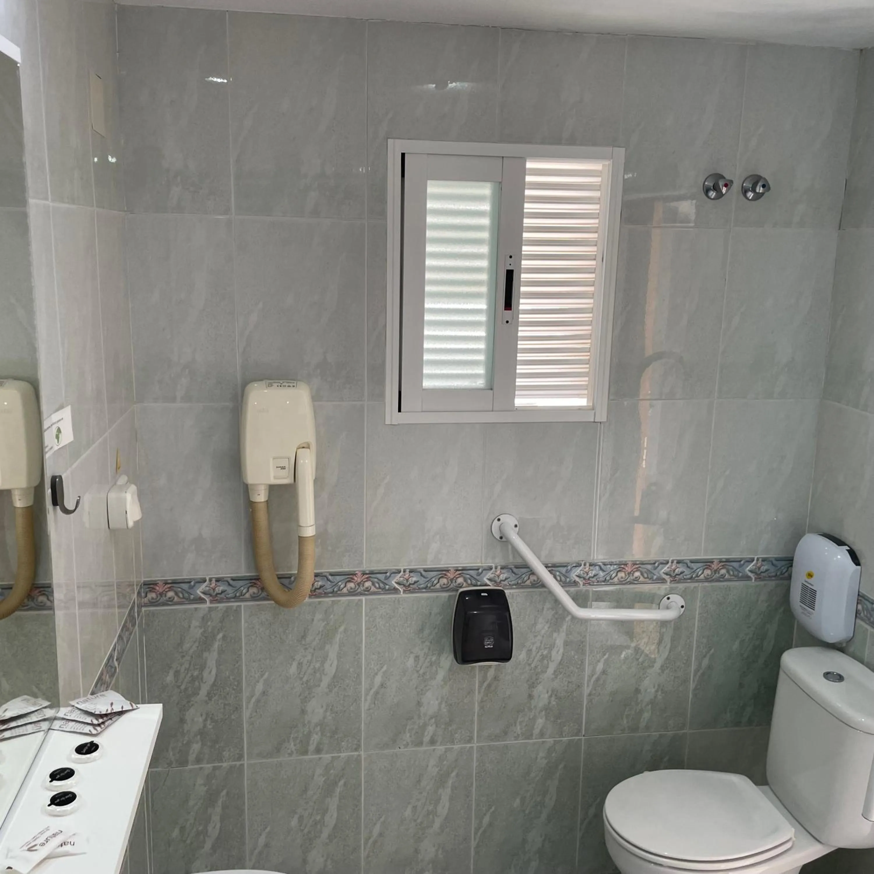 Shower in Hotel Algorfa