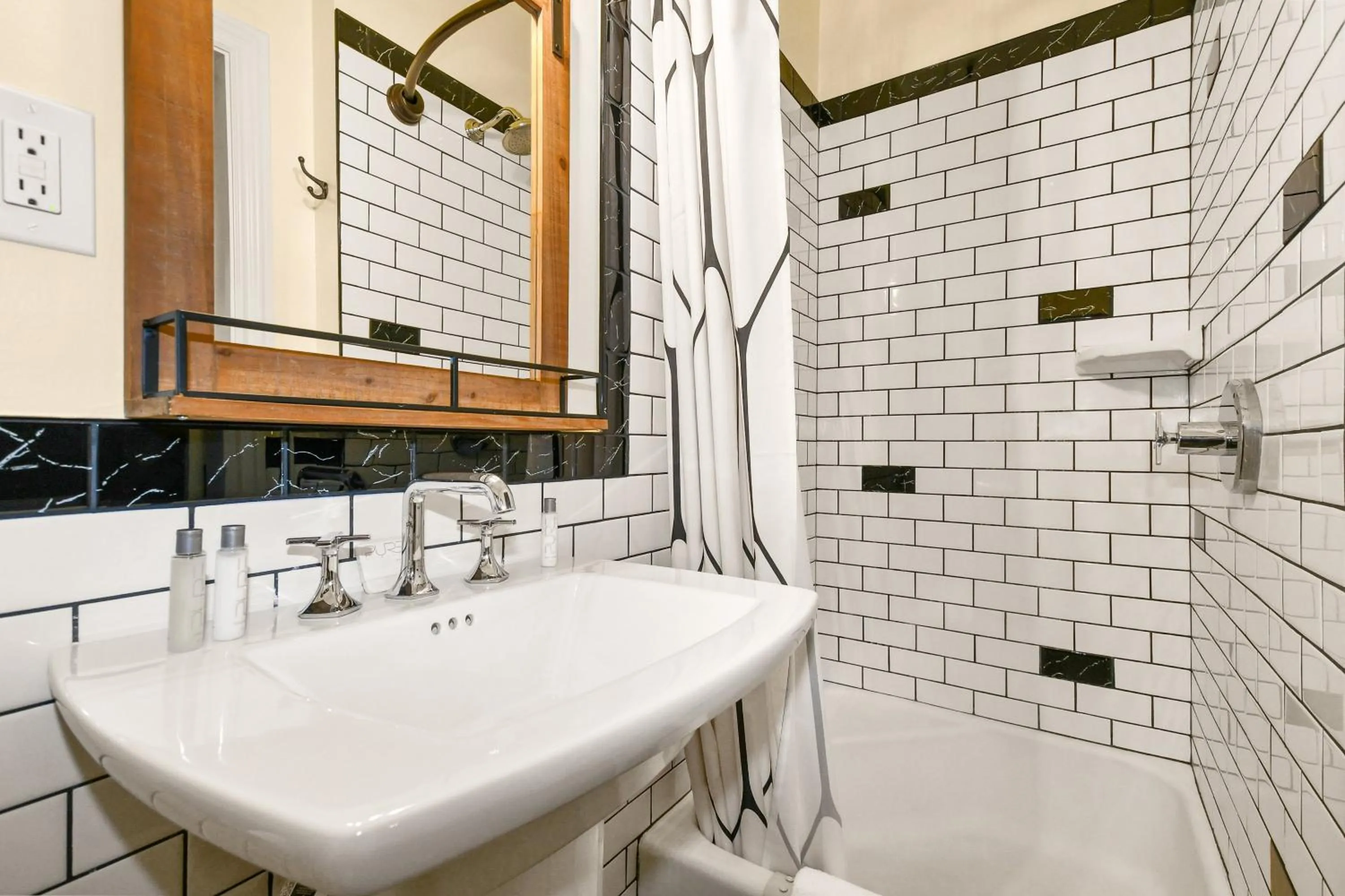 Bathroom in Hotel St Michael, BW Premier Collection