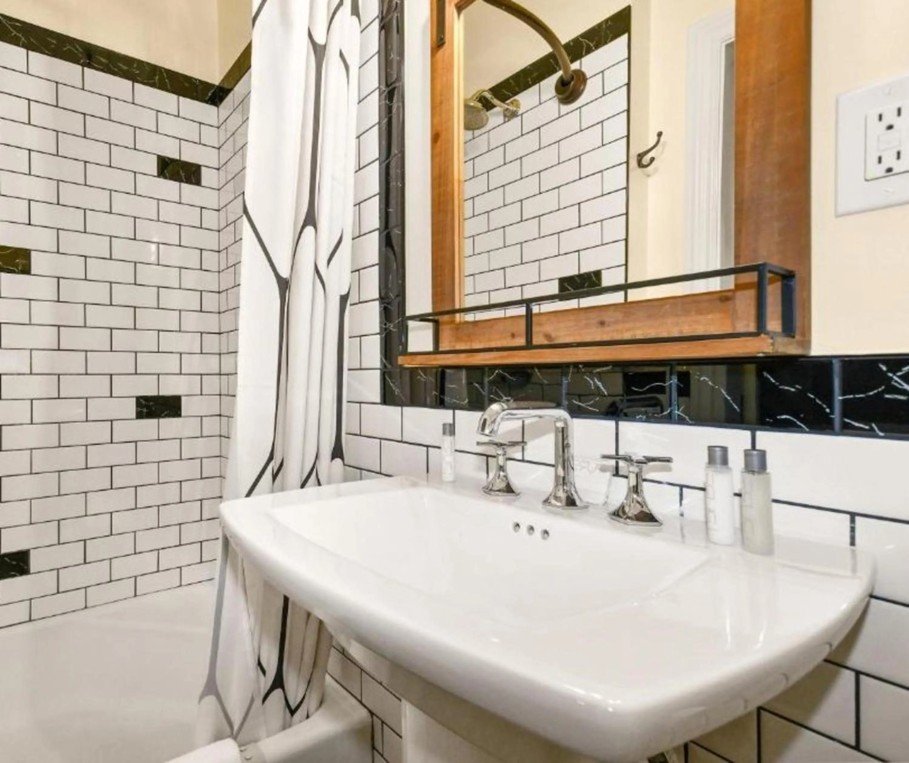 Bathroom in Hotel St Michael, BW Premier Collection