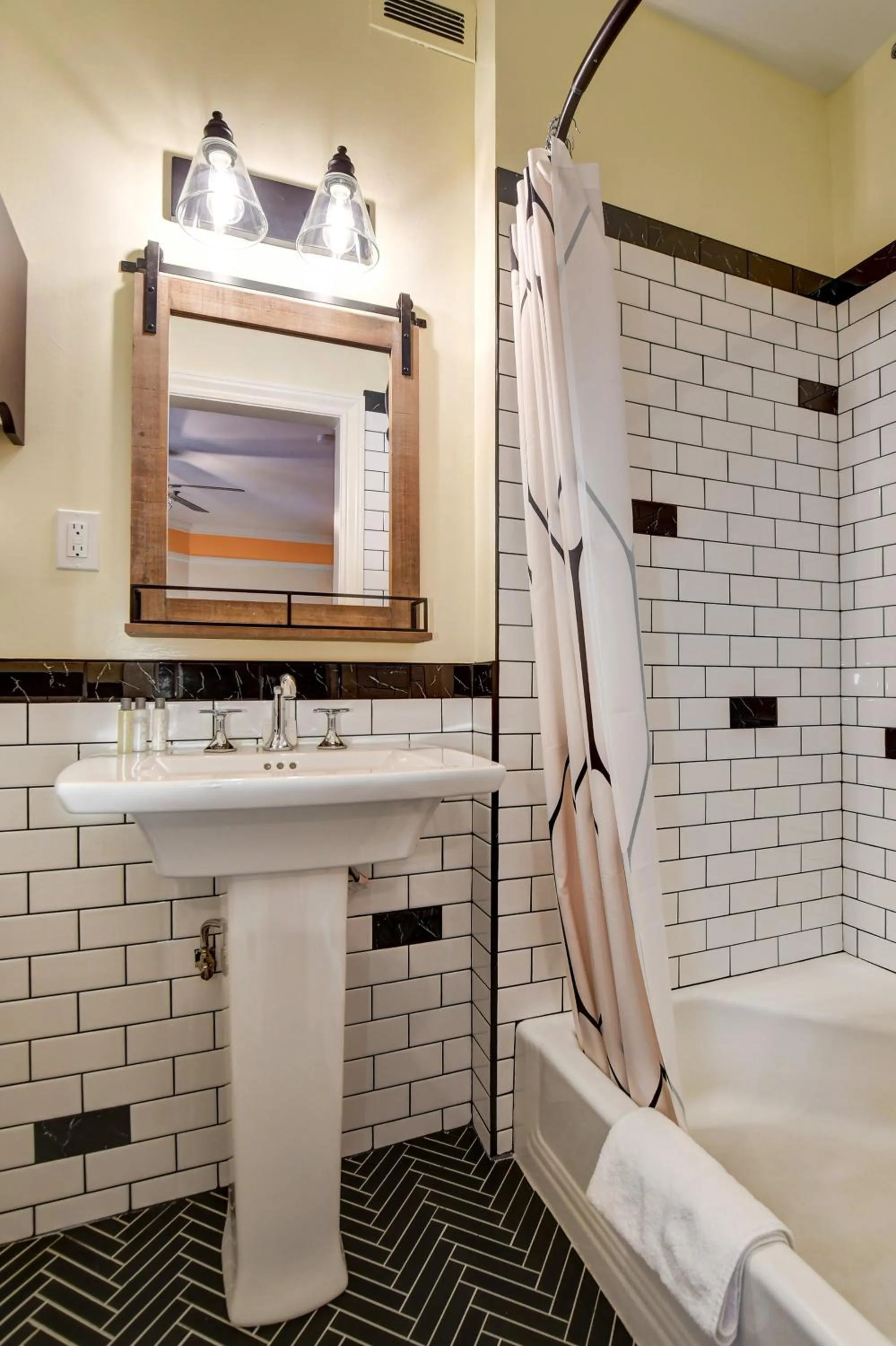 Photo of the whole room in Hotel St Michael, BW Premier Collection