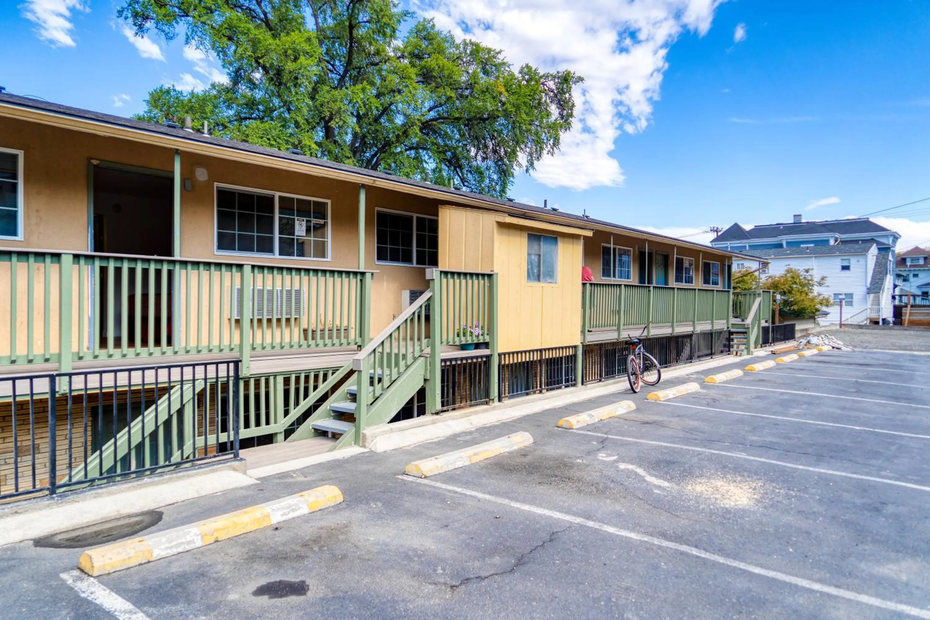 Property building in Budget Inn