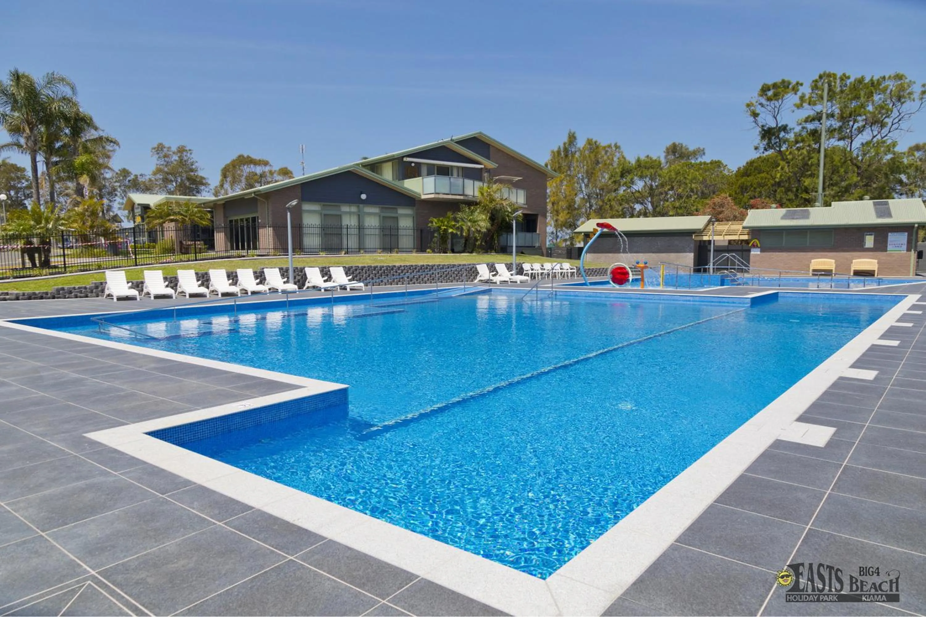 Swimming pool in BIG4 Easts Beach Holiday Park