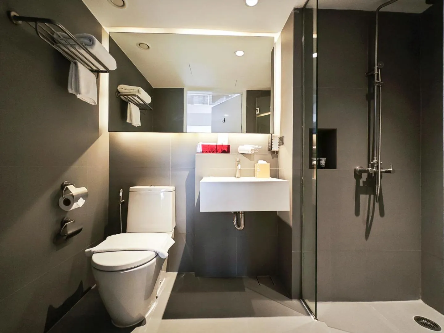 Bathroom in Galleria 12 Sukhumvit Bangkok by Compass Hospitality