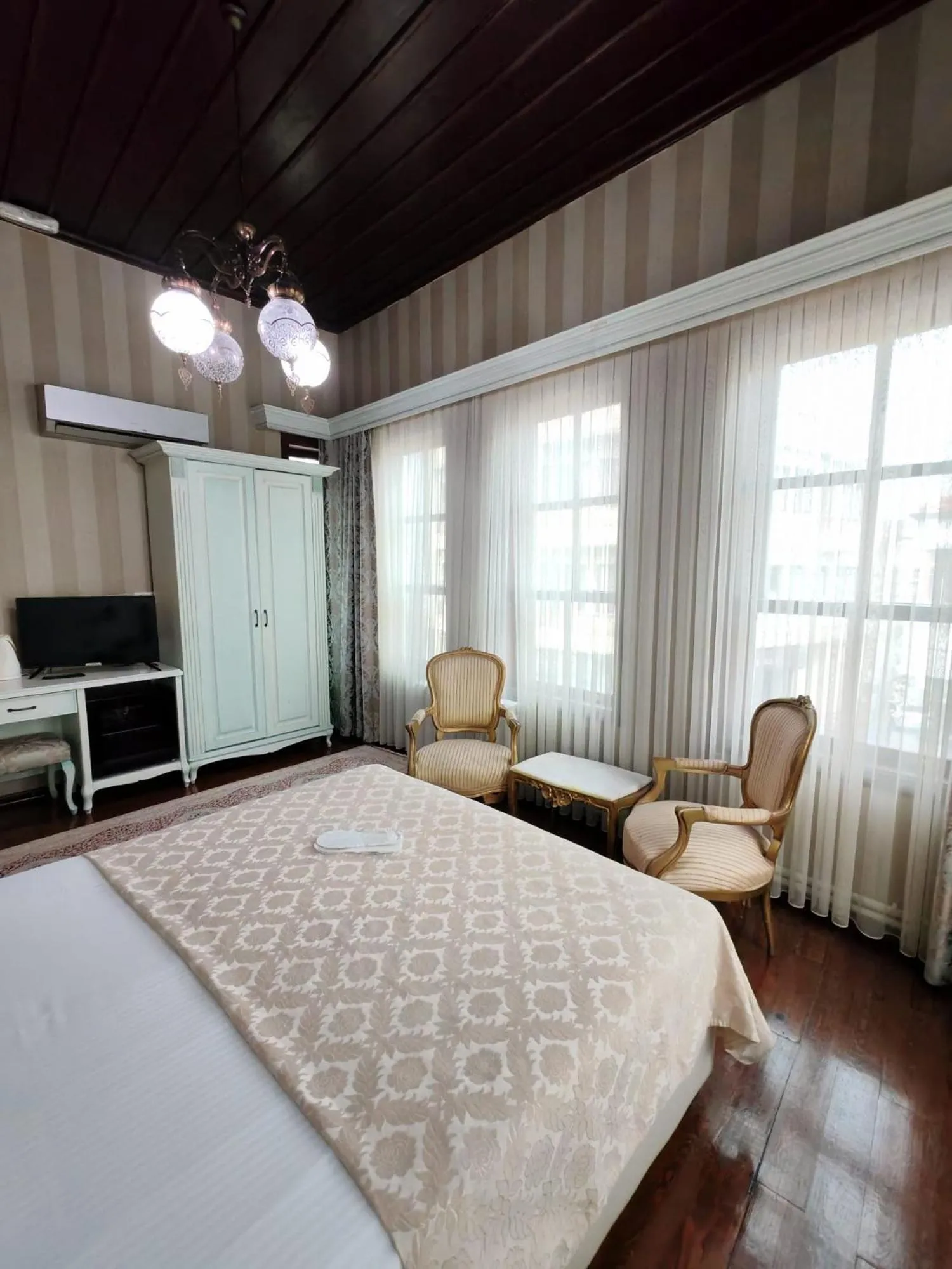 Bed in Bursa İpekyolu Hotel