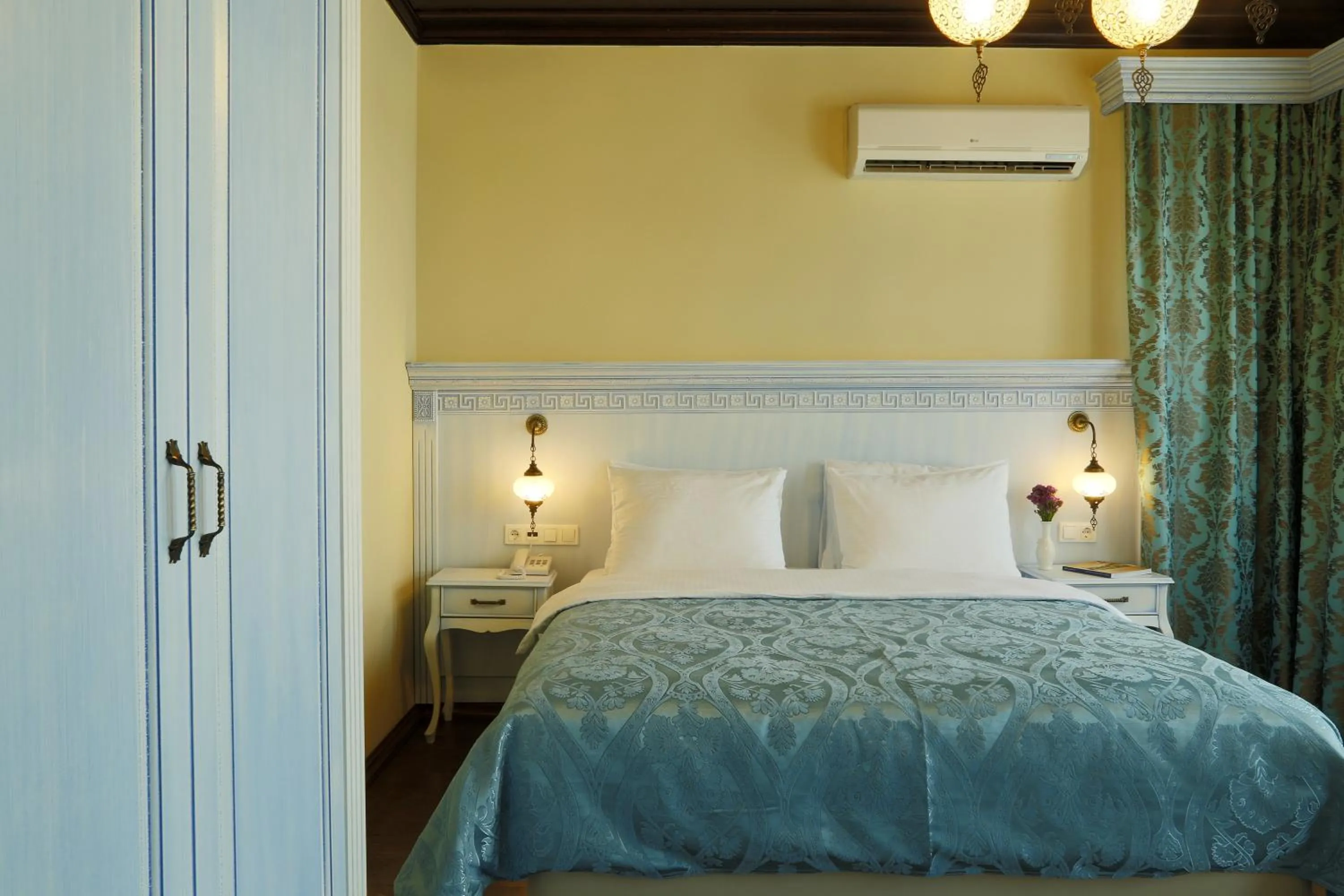 Bed in Bursa İpekyolu Hotel