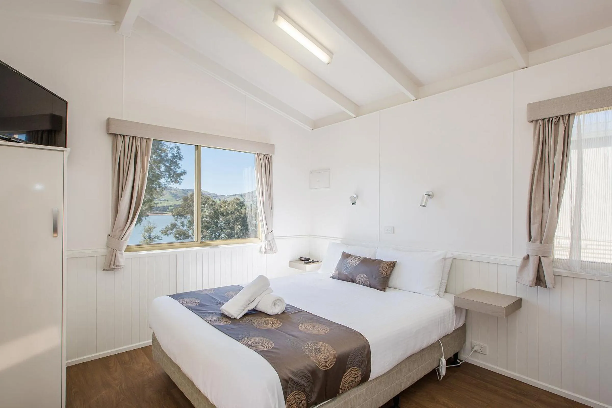 Bedroom, Bed in Discovery Parks - Lake Hume, New South Wales