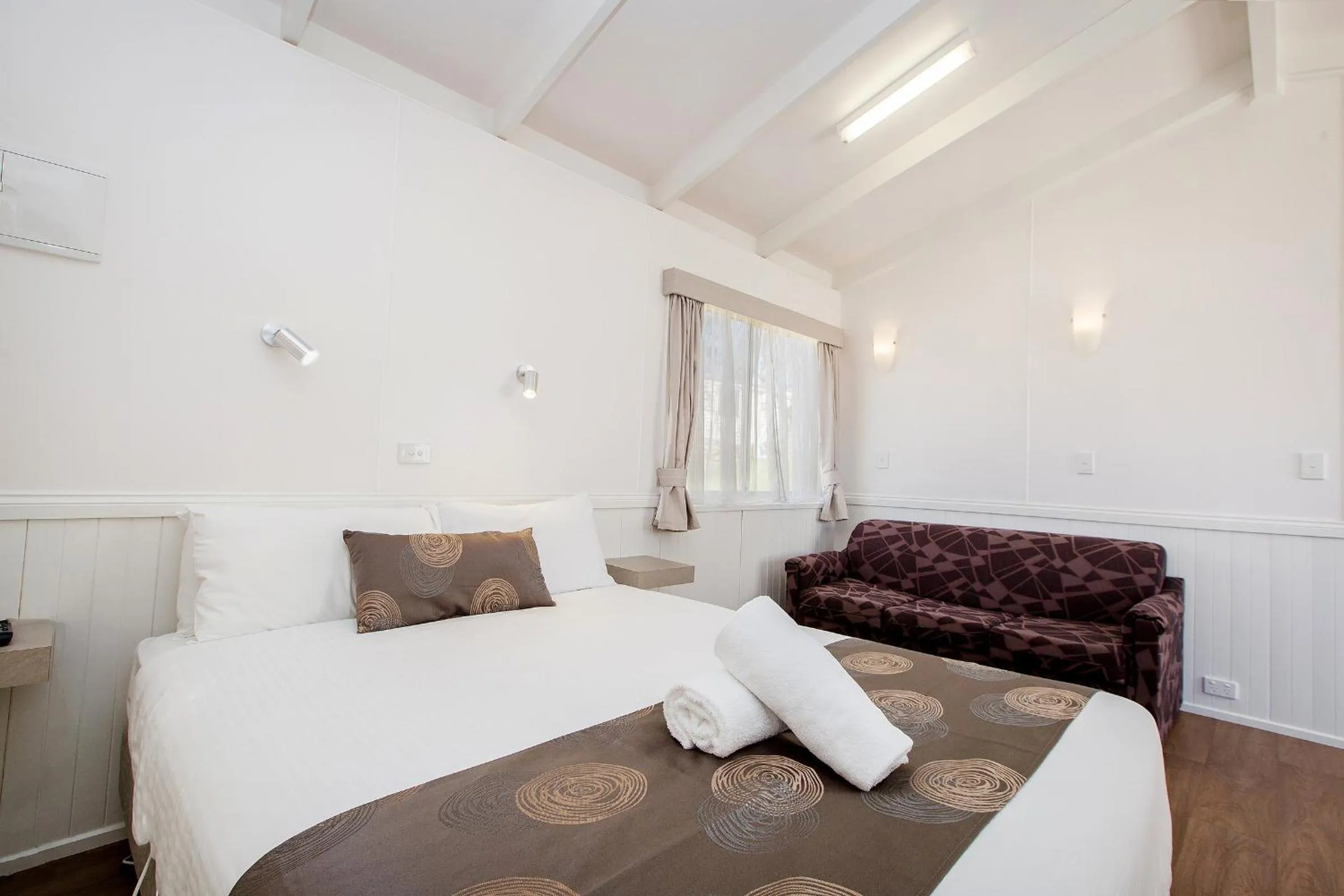 Bedroom, Bed in Discovery Parks - Lake Hume, New South Wales