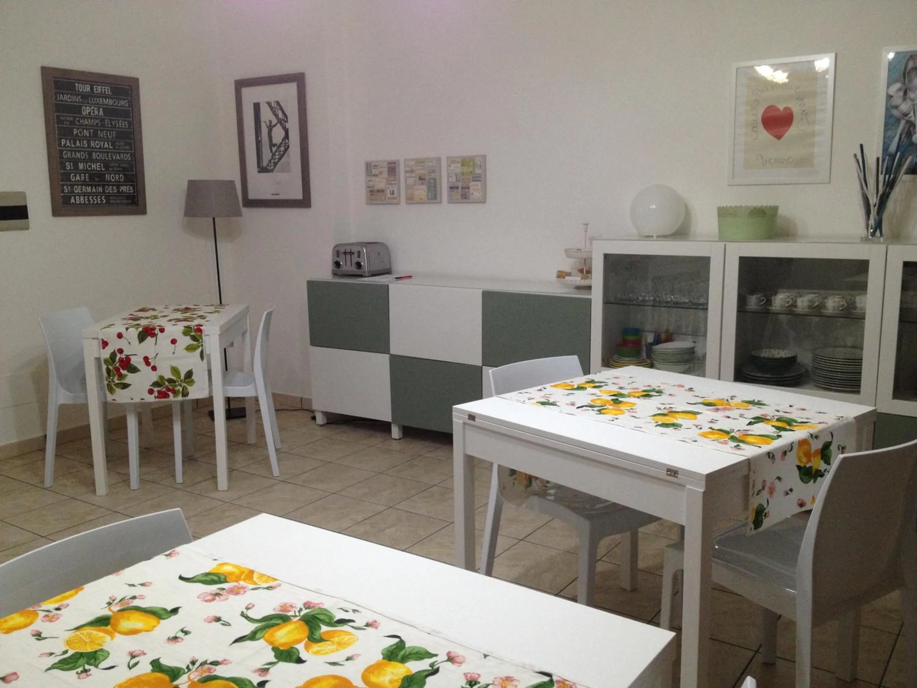 Communal kitchen in Akron B&B