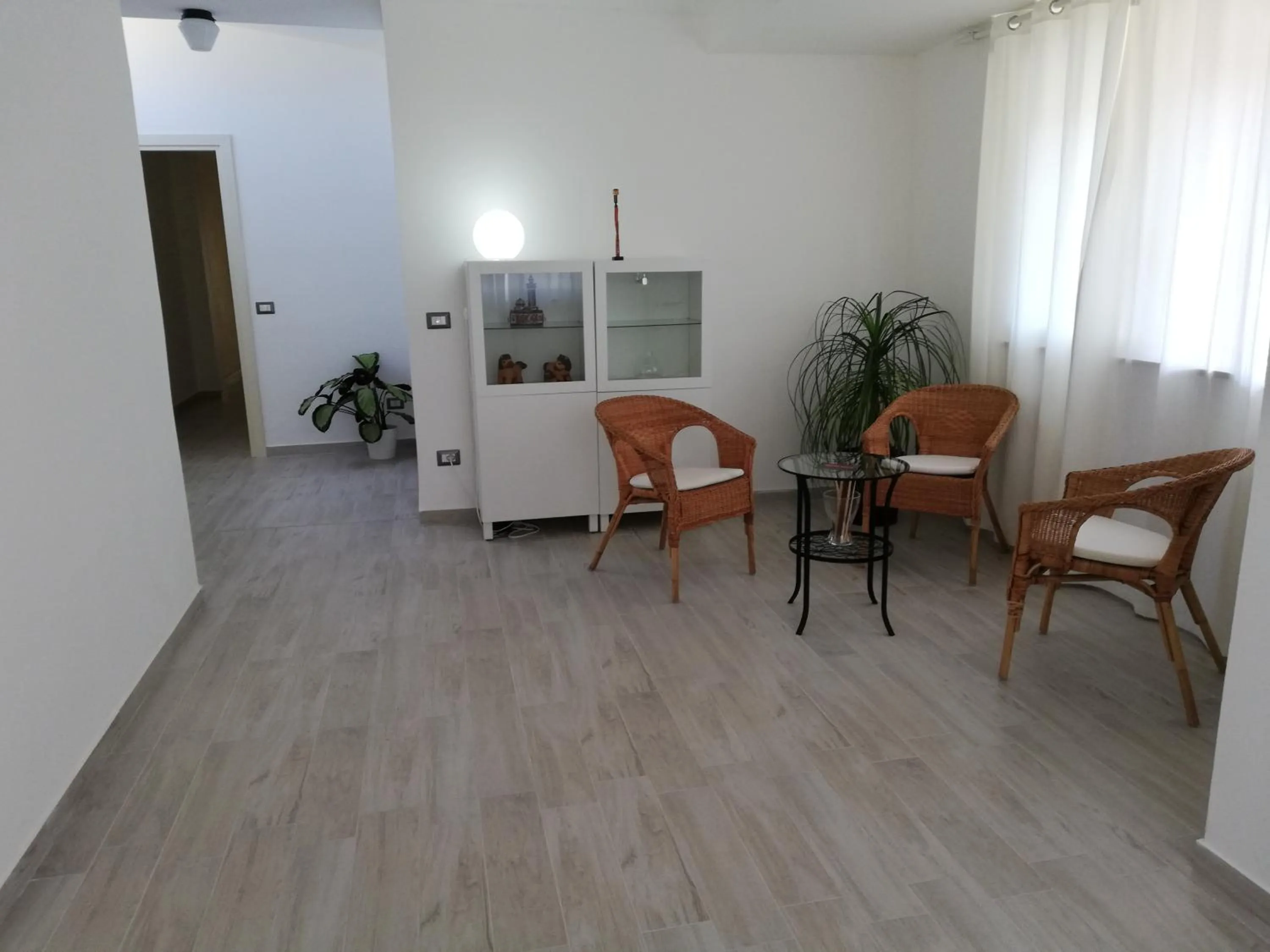 Communal lounge/ TV room in Akron B&B