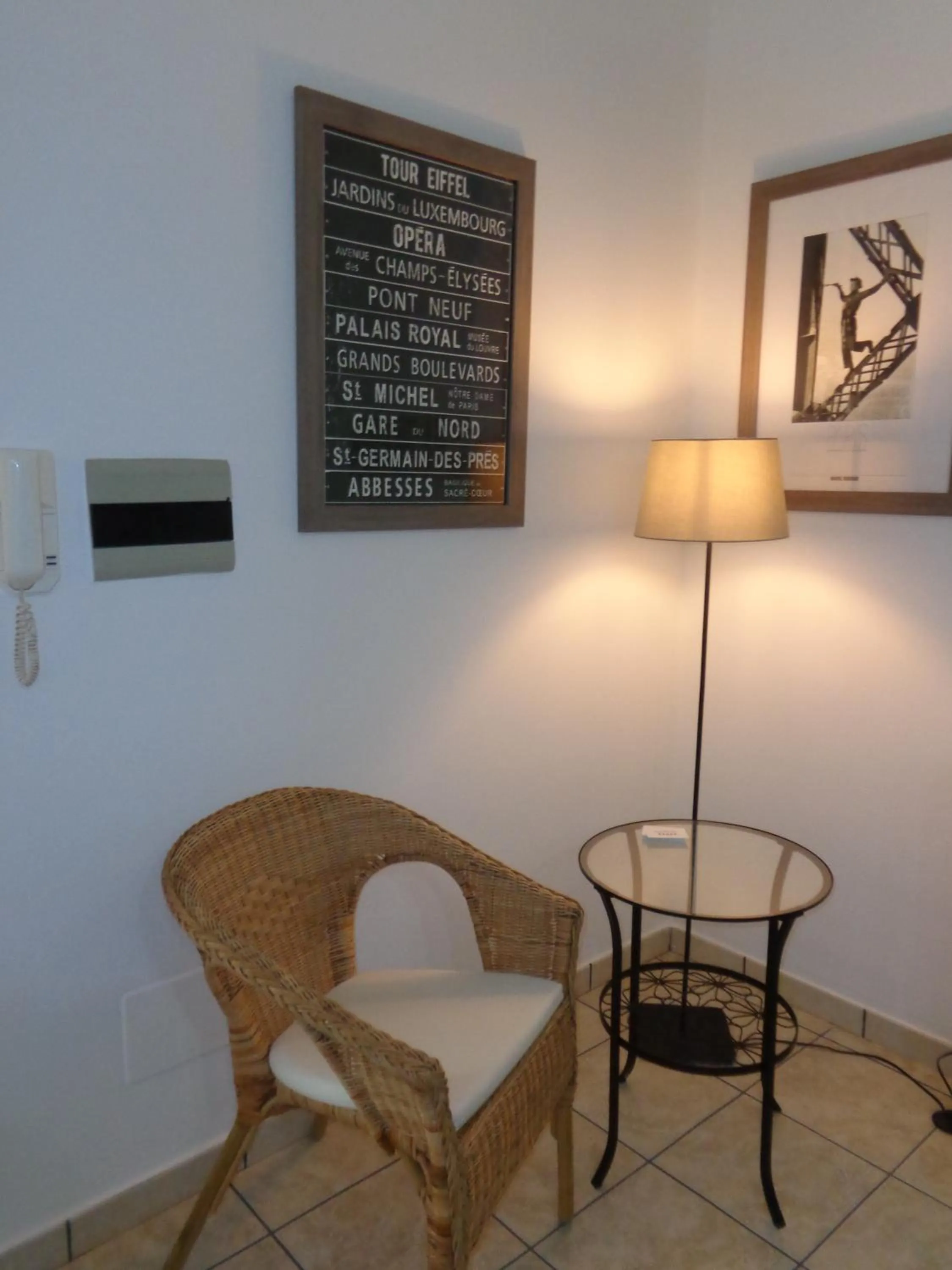 Communal lounge/ TV room in Akron B&B