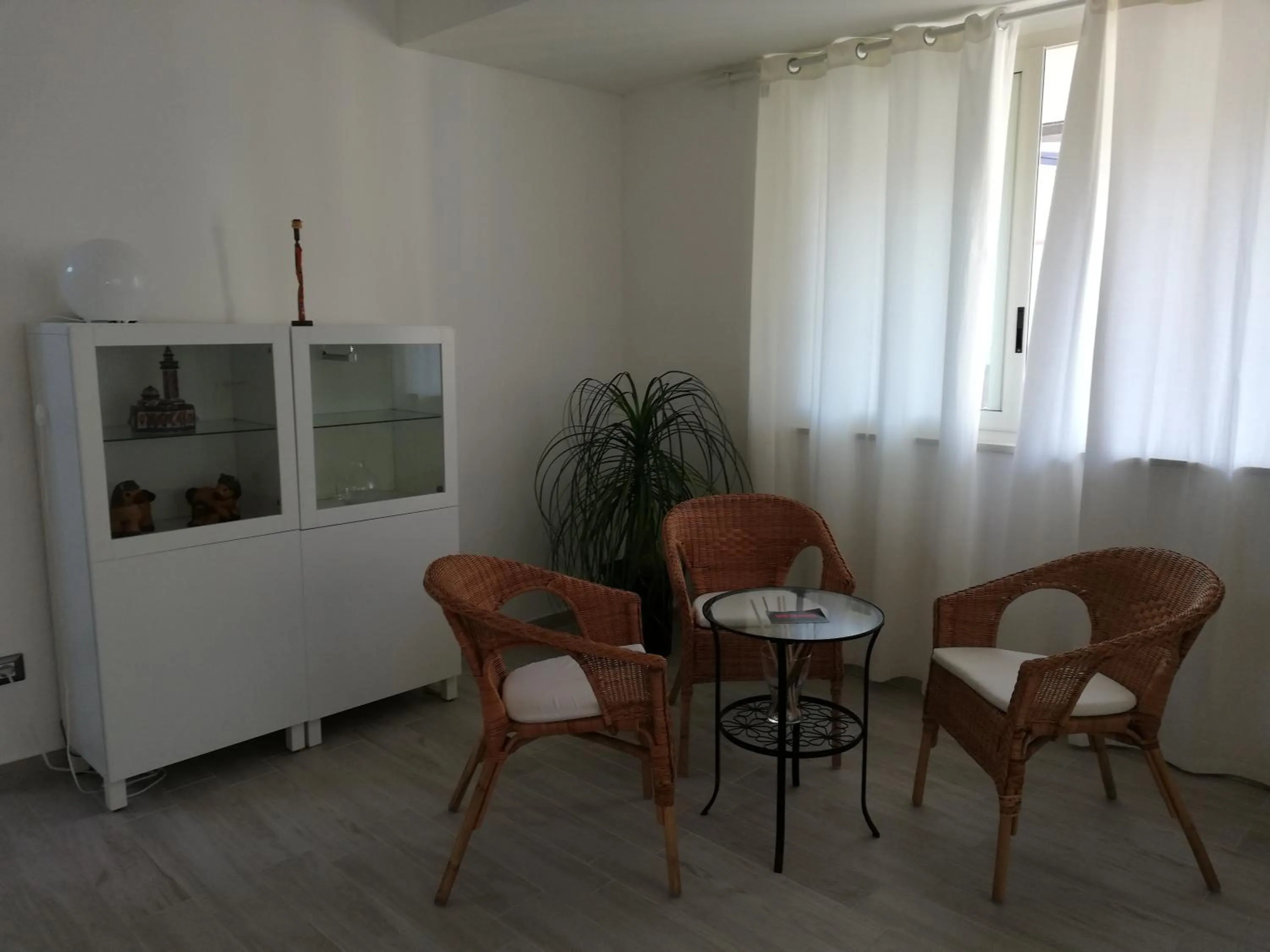 Communal lounge/ TV room in Akron B&B