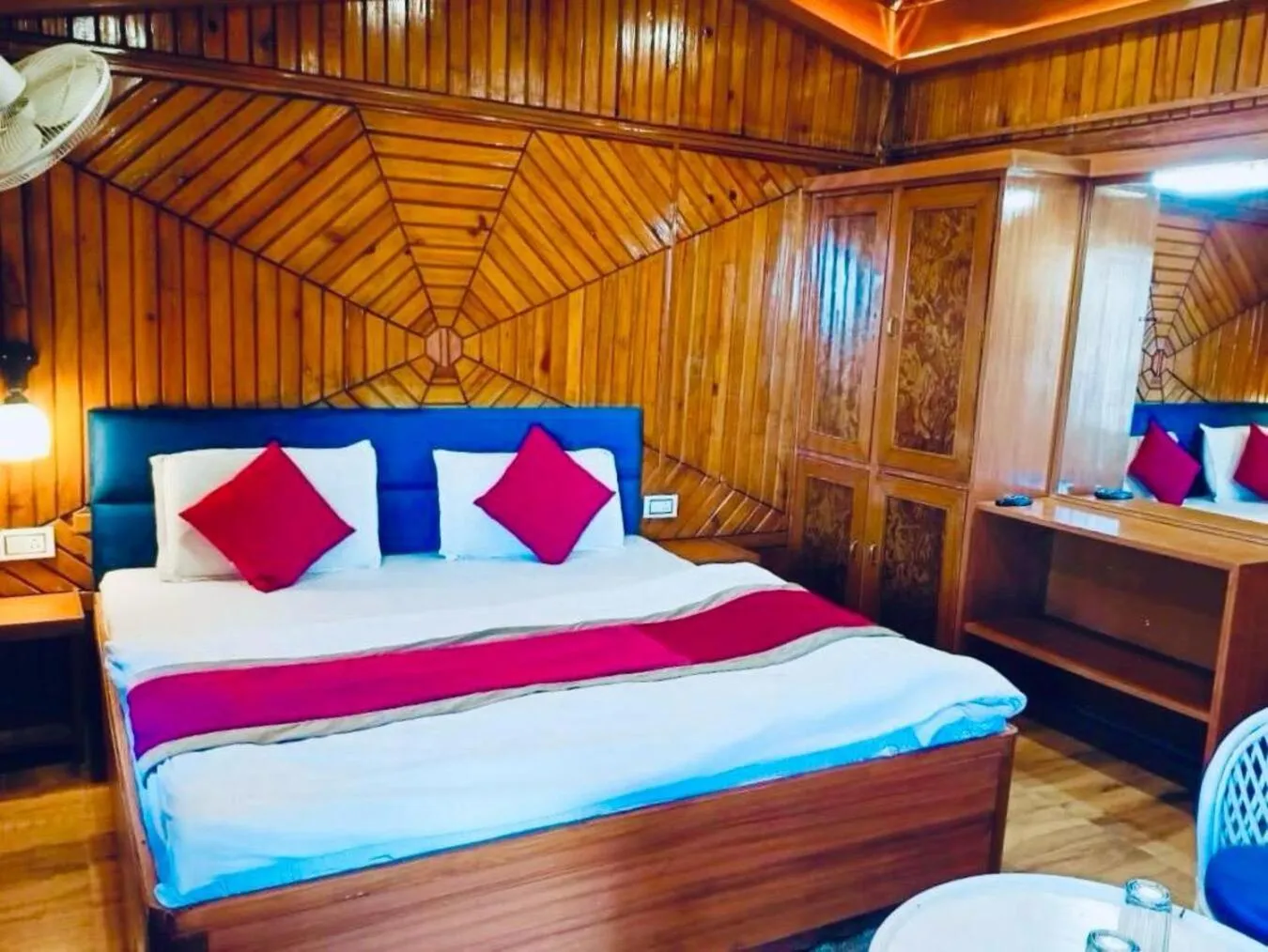 Bed in Hill & Lake View Nainital