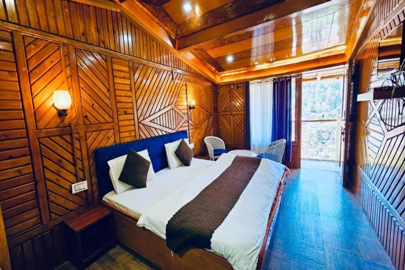 Photo of the whole room, Bed in Hill & Lake View Nainital