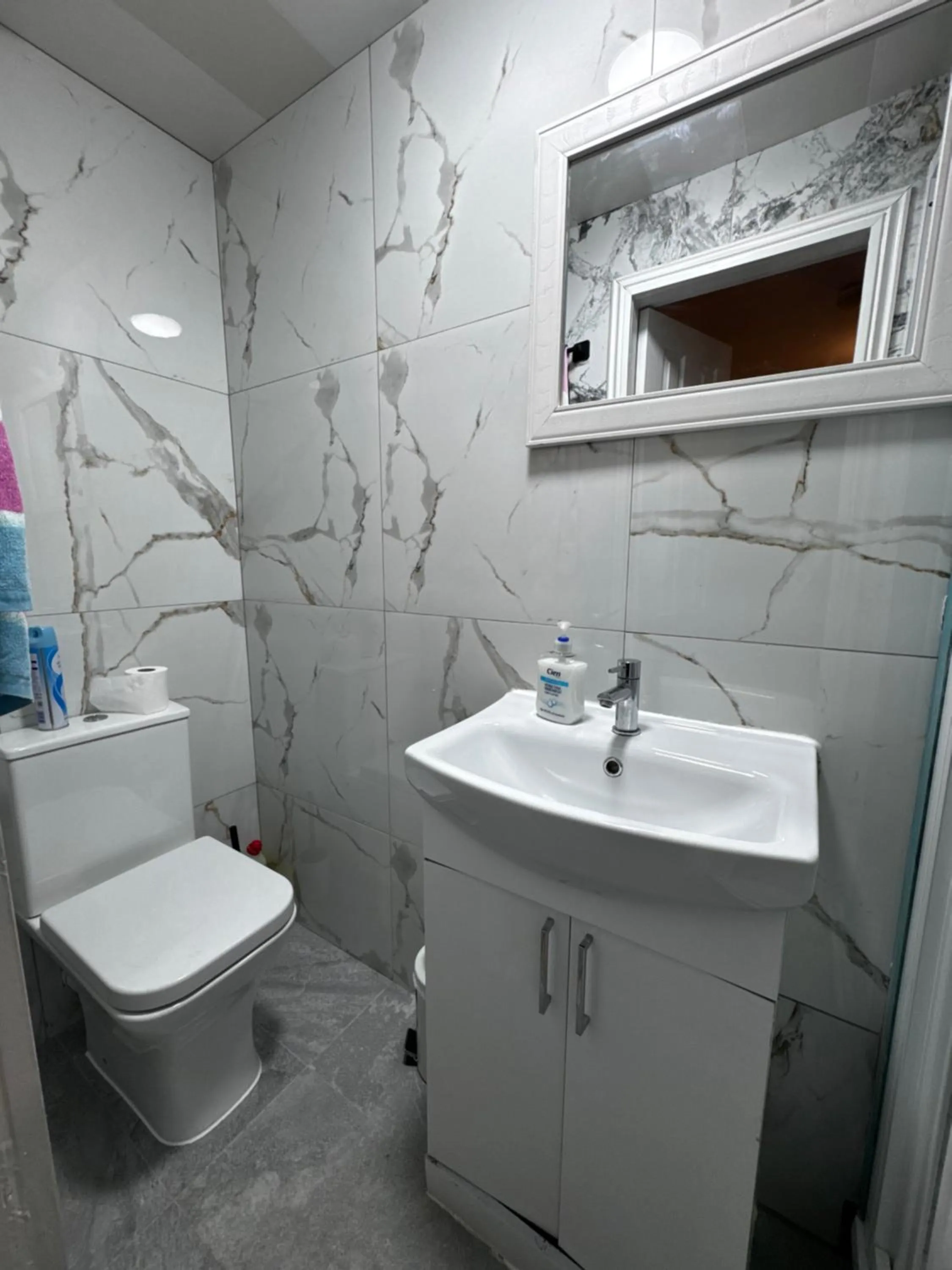 Bathroom in OYO Unique Guestroom - Farnworth, Easy Access to Bolton