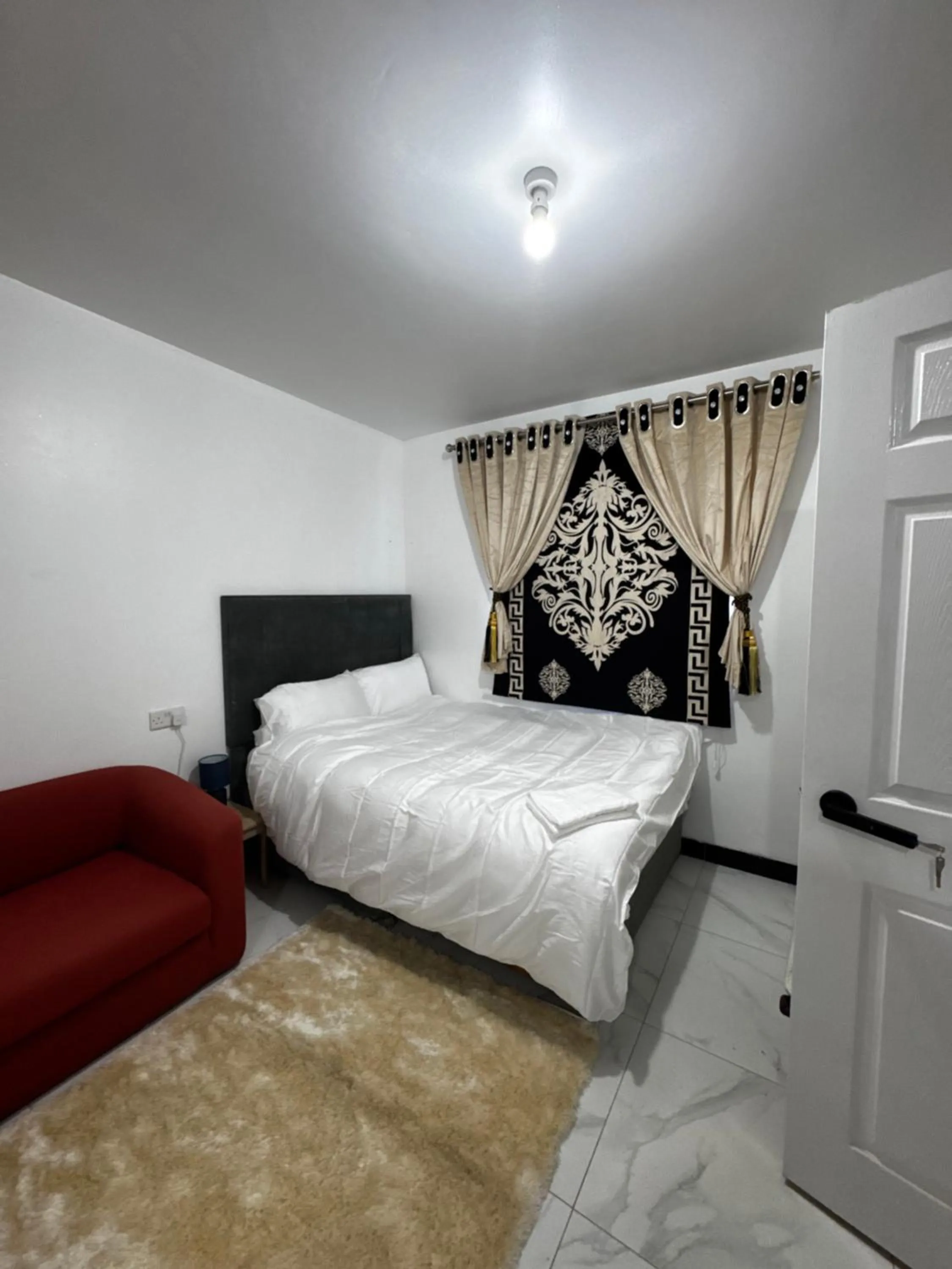 Bedroom, Bed in OYO Unique Guestroom - Farnworth, Easy Access to Bolton