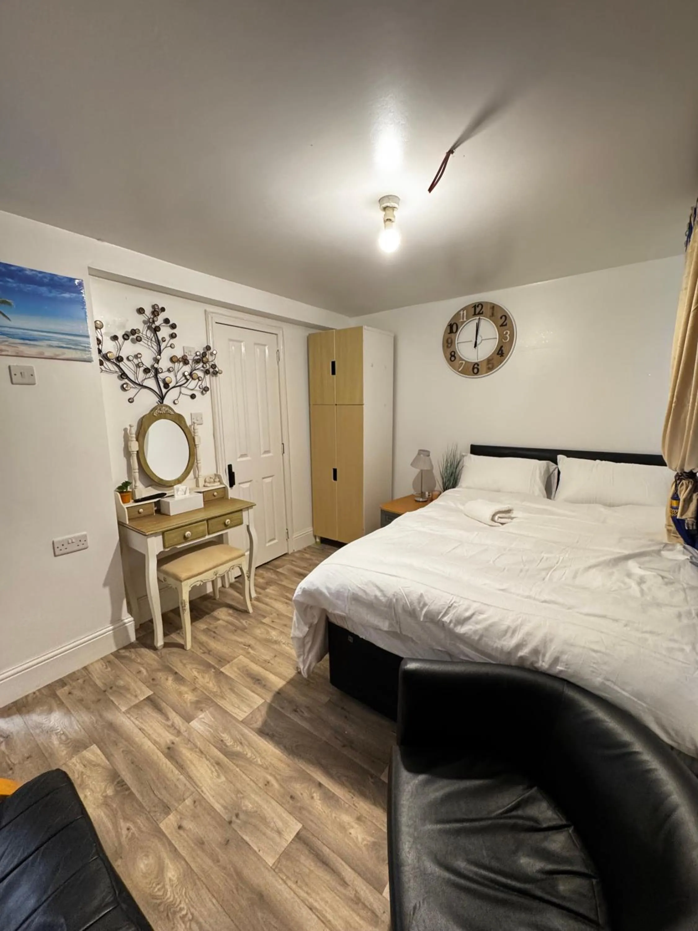 Bedroom, Bed in OYO Unique Guestroom - Farnworth, Easy Access to Bolton