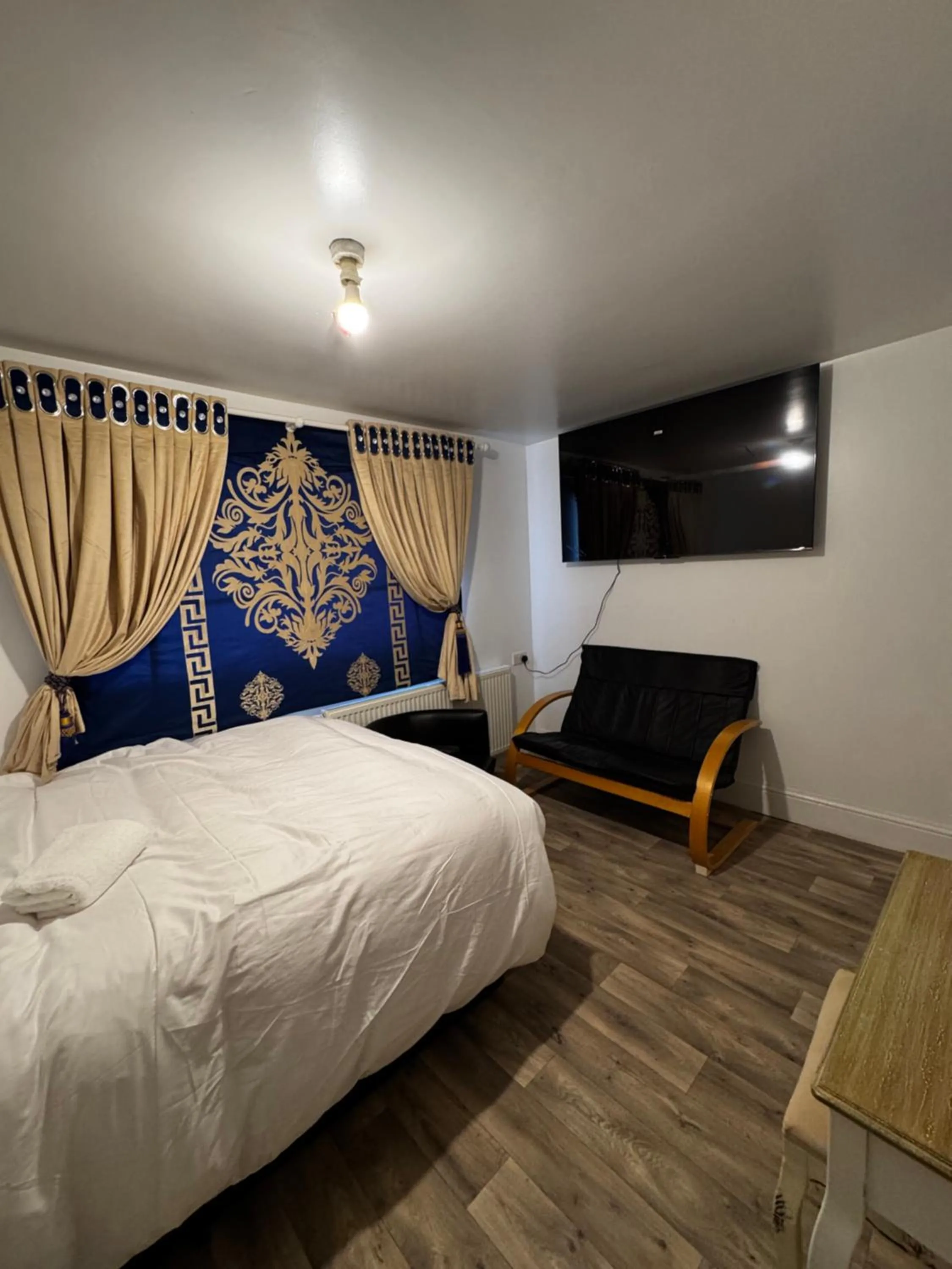 Bedroom, Bed in OYO Unique Guestroom - Farnworth, Easy Access to Bolton