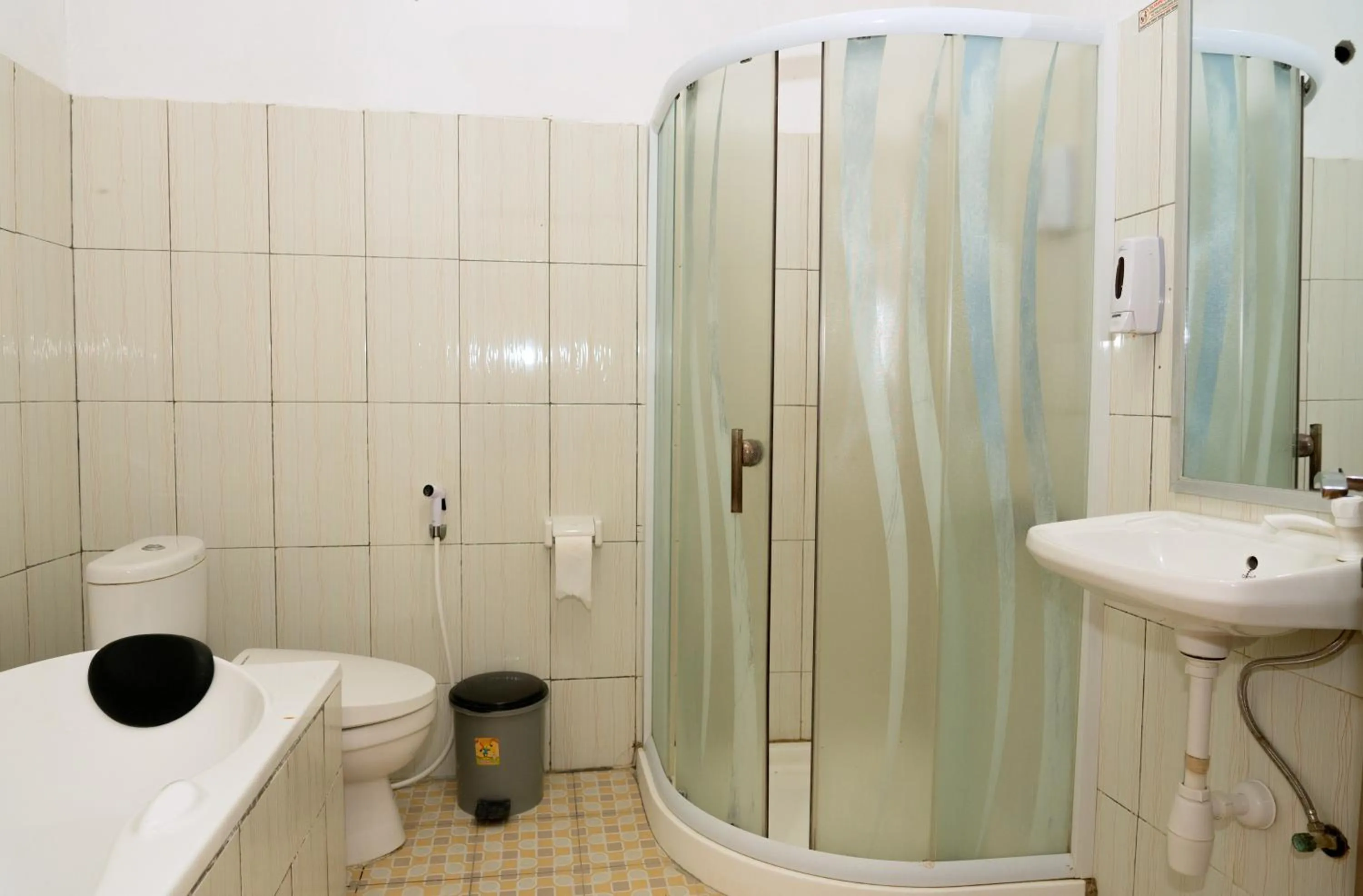 Bathroom in Hotel Green Prundi